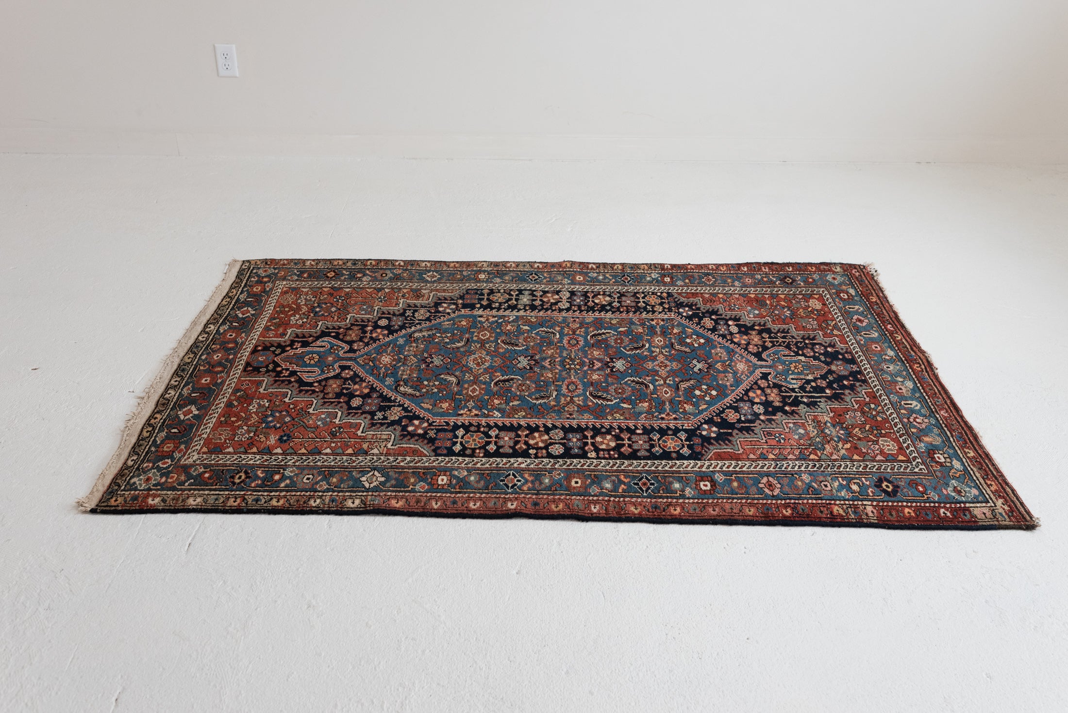 4'0 x 6'5 | Medium Antique Mahal | Designers CE-W-2864