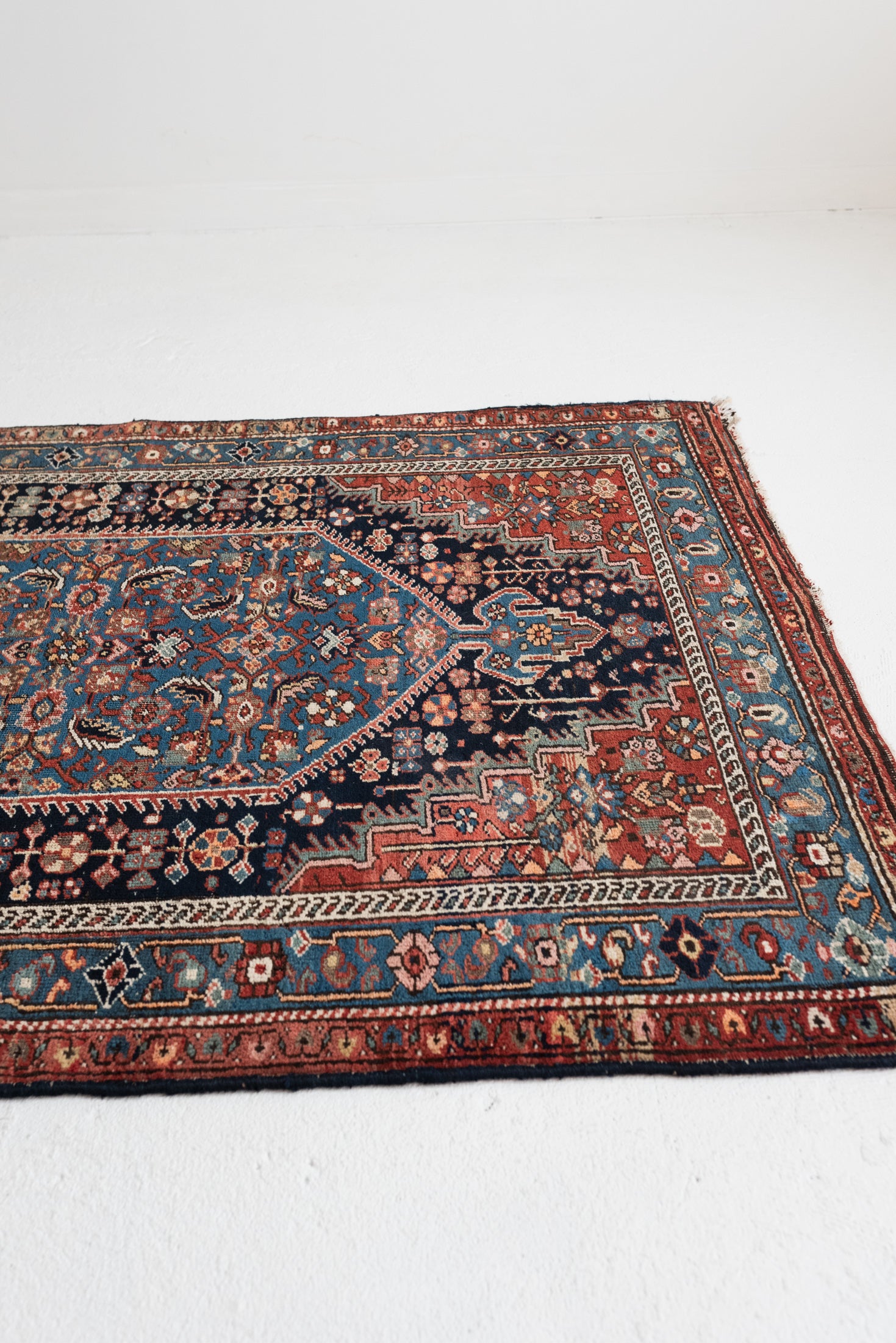 4'0 x 6'5 | Medium Antique Mahal | Designers CE-W-2864