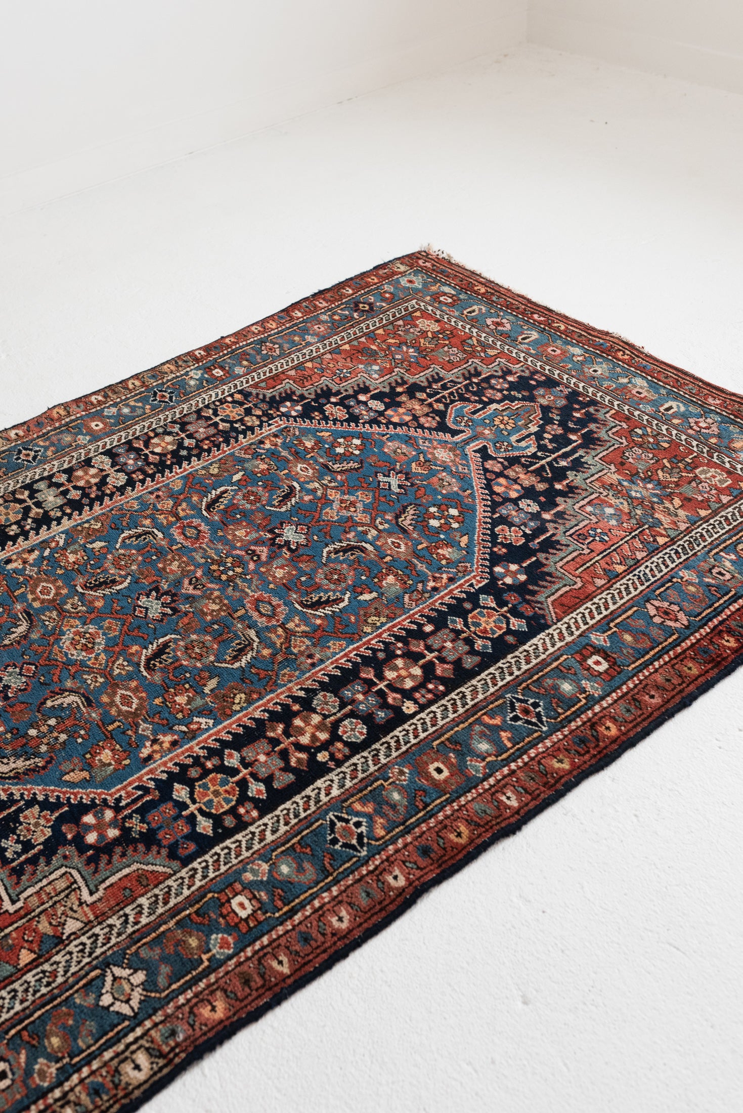 4'0 x 6'5 | Medium Antique Mahal | Designers CE-W-2864
