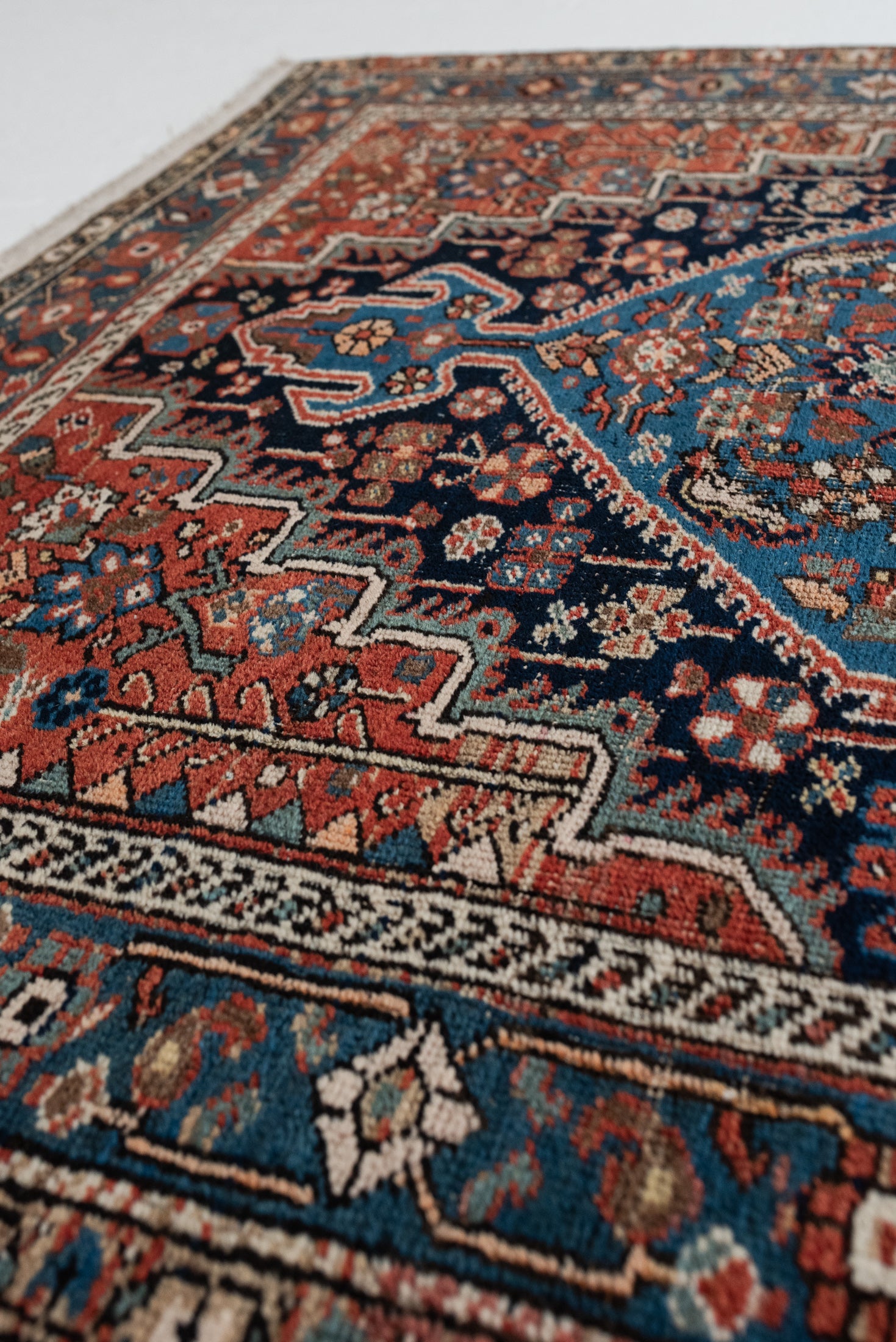 4'0 x 6'5 | Medium Antique Mahal | Designers CE-W-2864