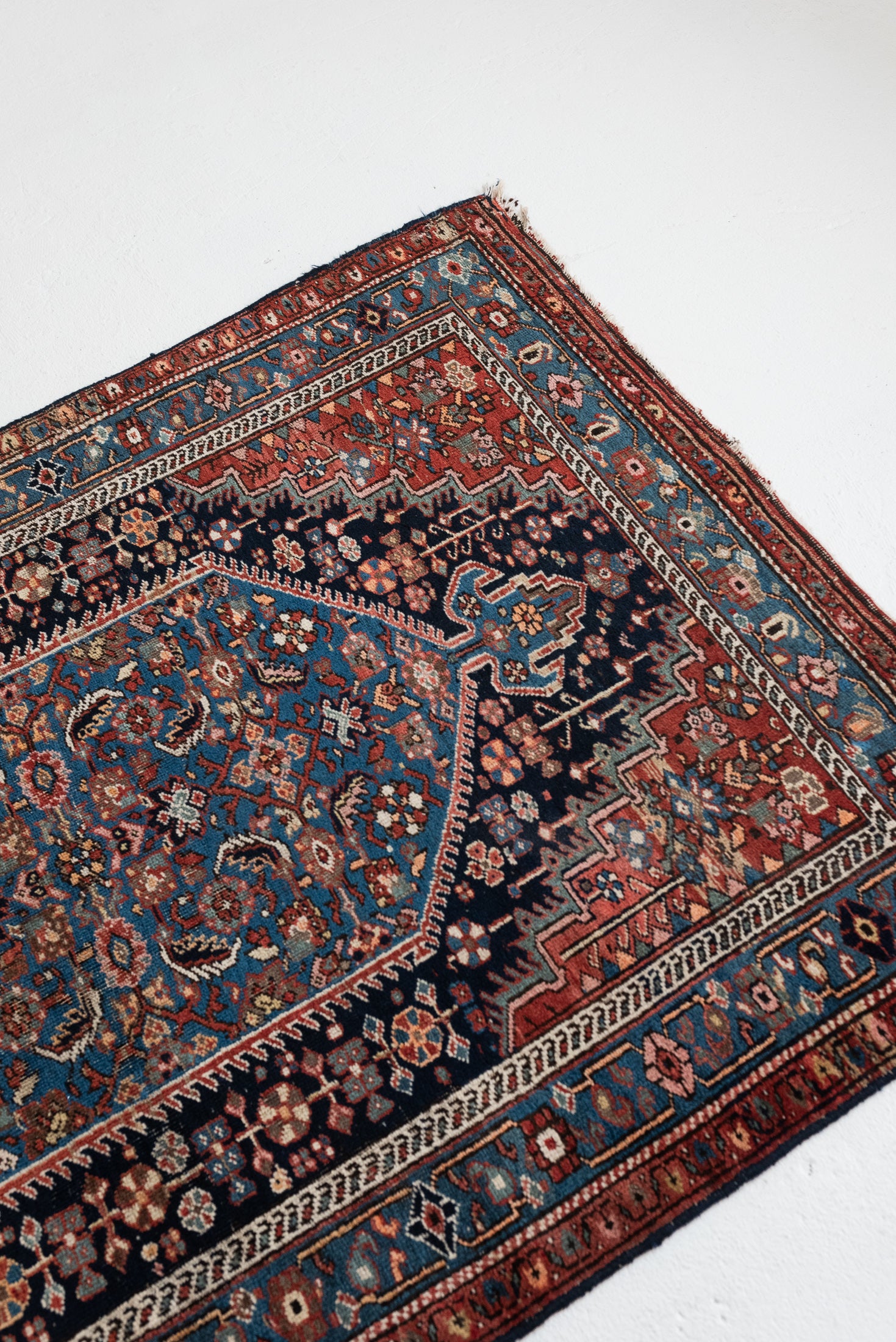 4'0 x 6'5 | Medium Antique Mahal | Designers CE-W-2864