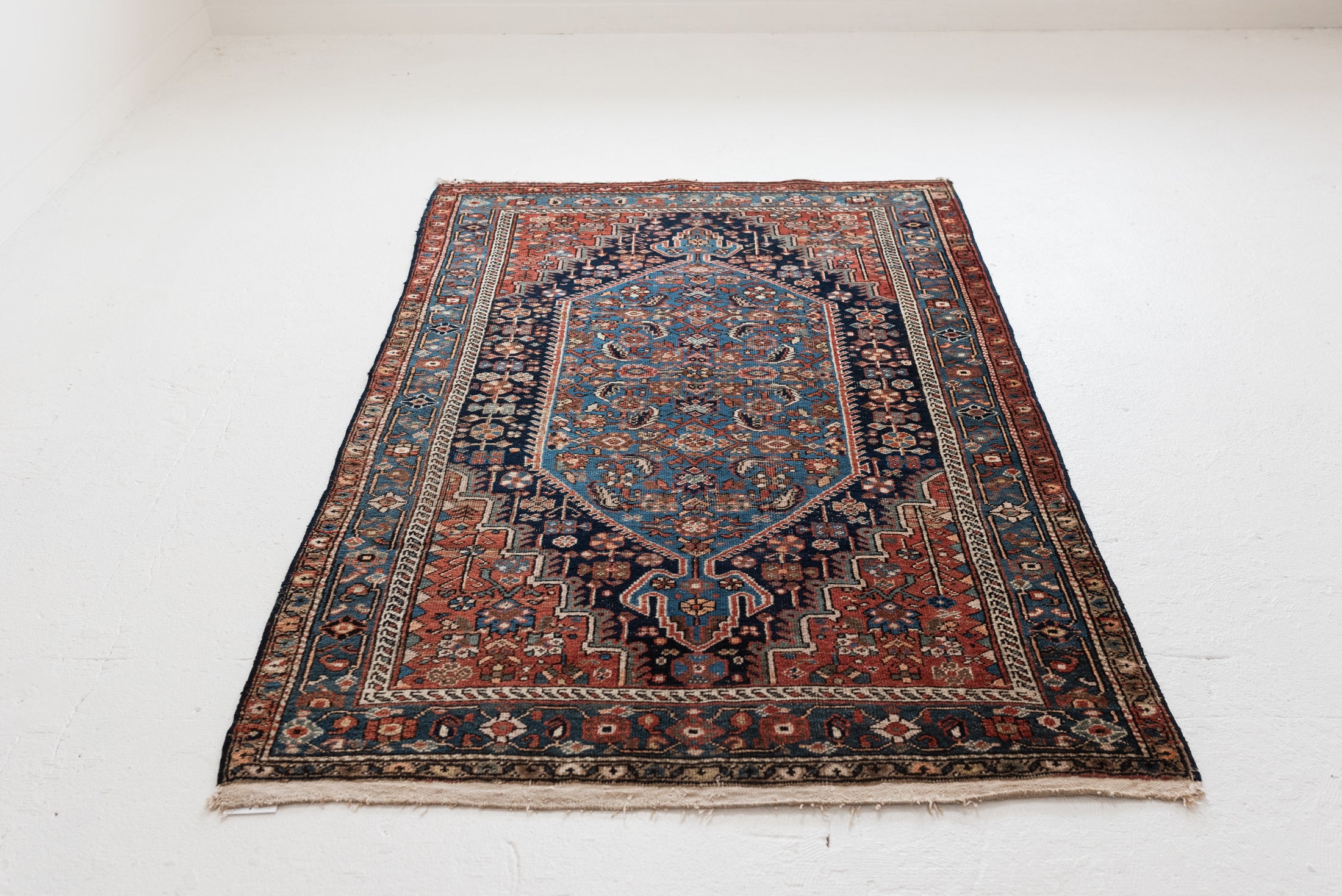 4'0 x 6'5 | Medium Antique Mahal | Designers CE-W-2864