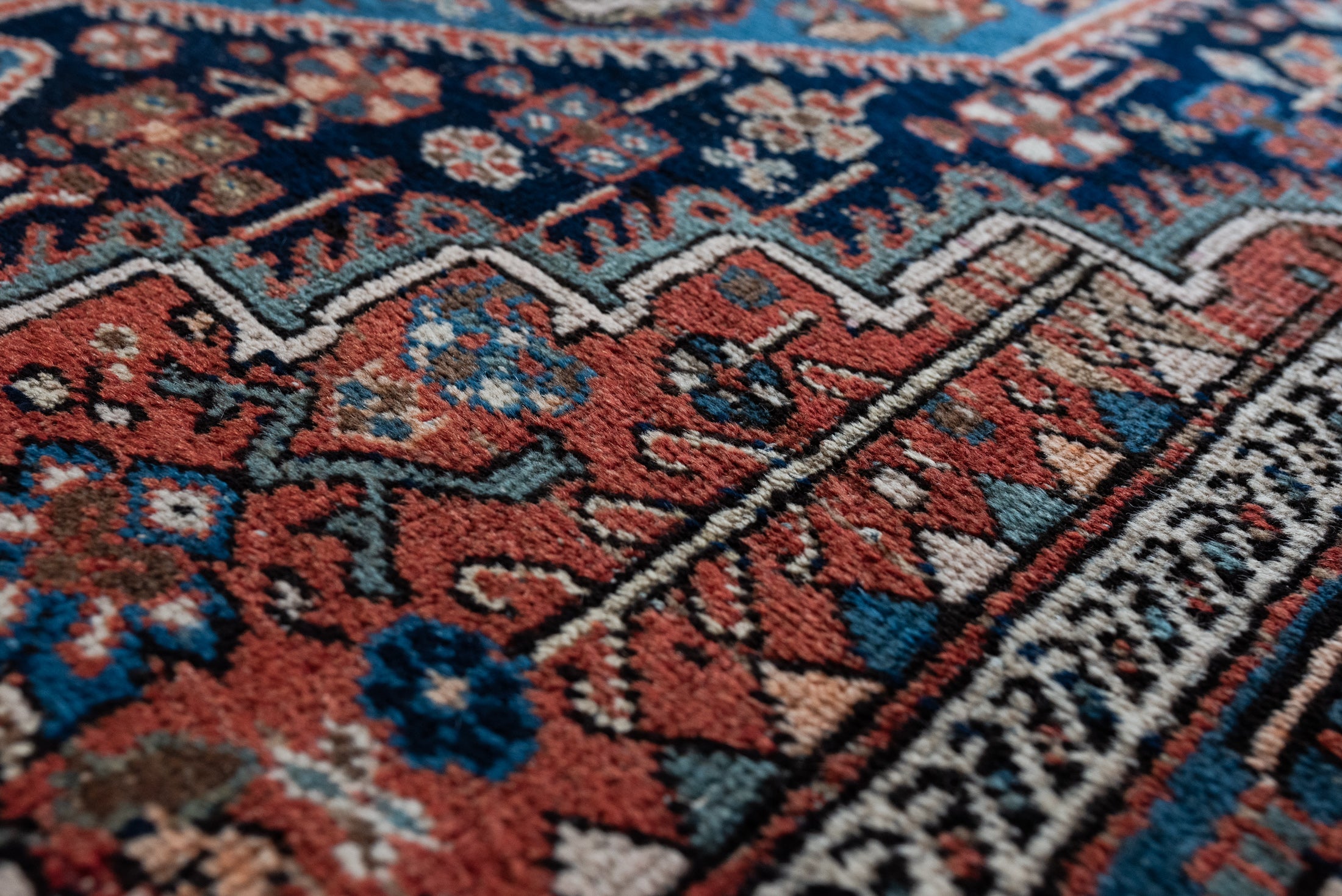 4'0 x 6'5 | Medium Antique Mahal | Designers CE-W-2864
