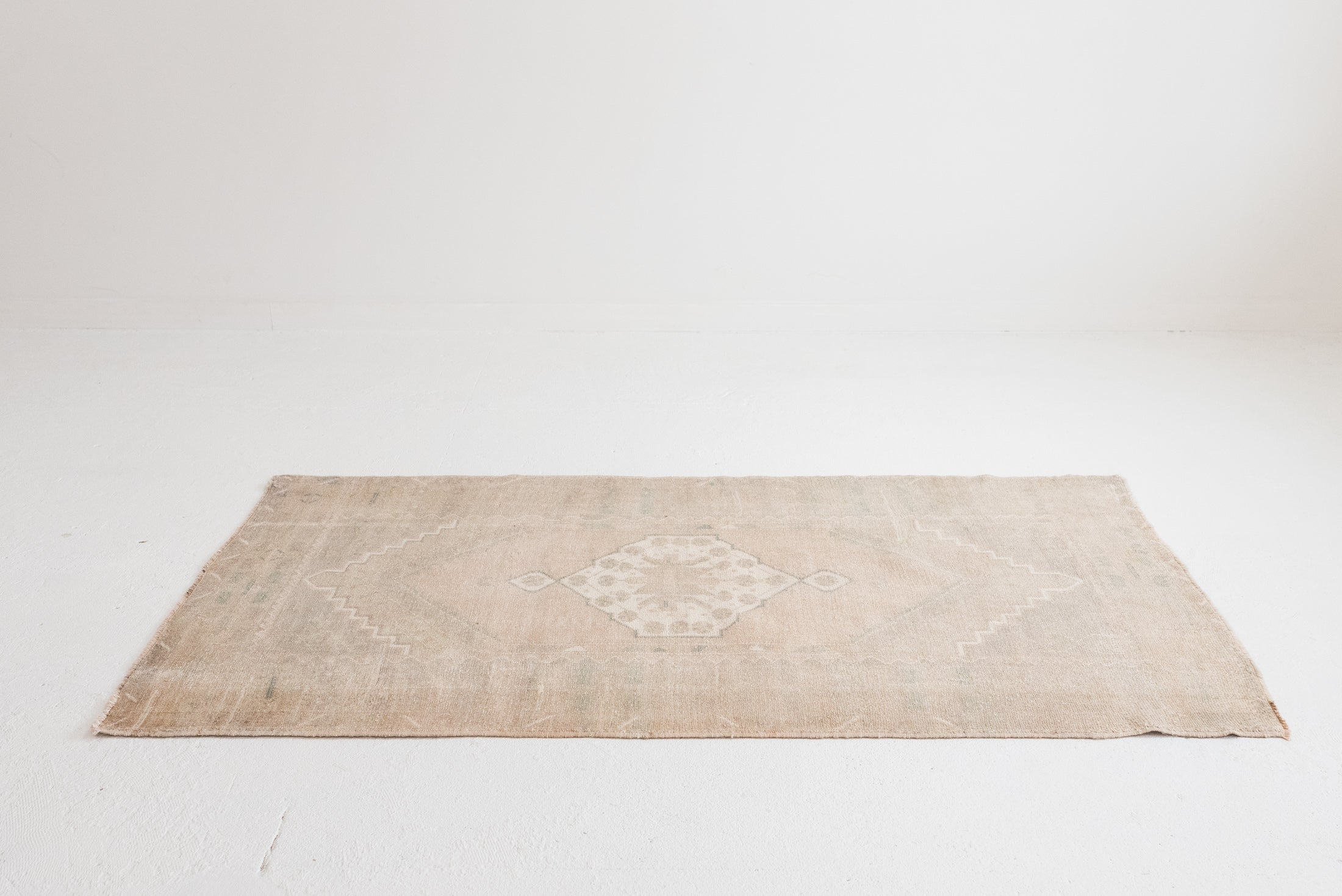 4'0 x 6'10 | Nuetral Medium Soft Oushak | CE-W-2863