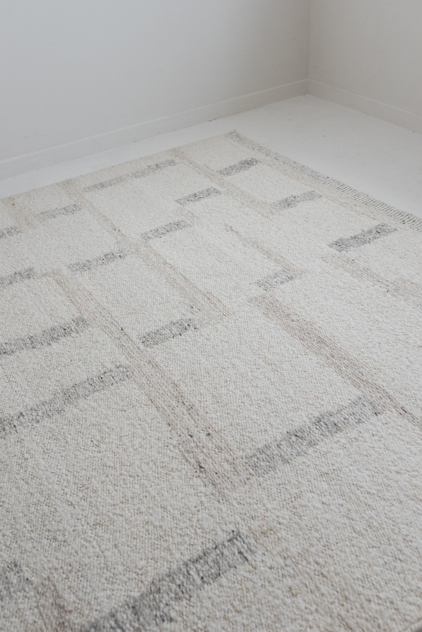 8'9 x 11'6 | Modern Neutral Rug | L-2870 | Also Available in Custom Sizes