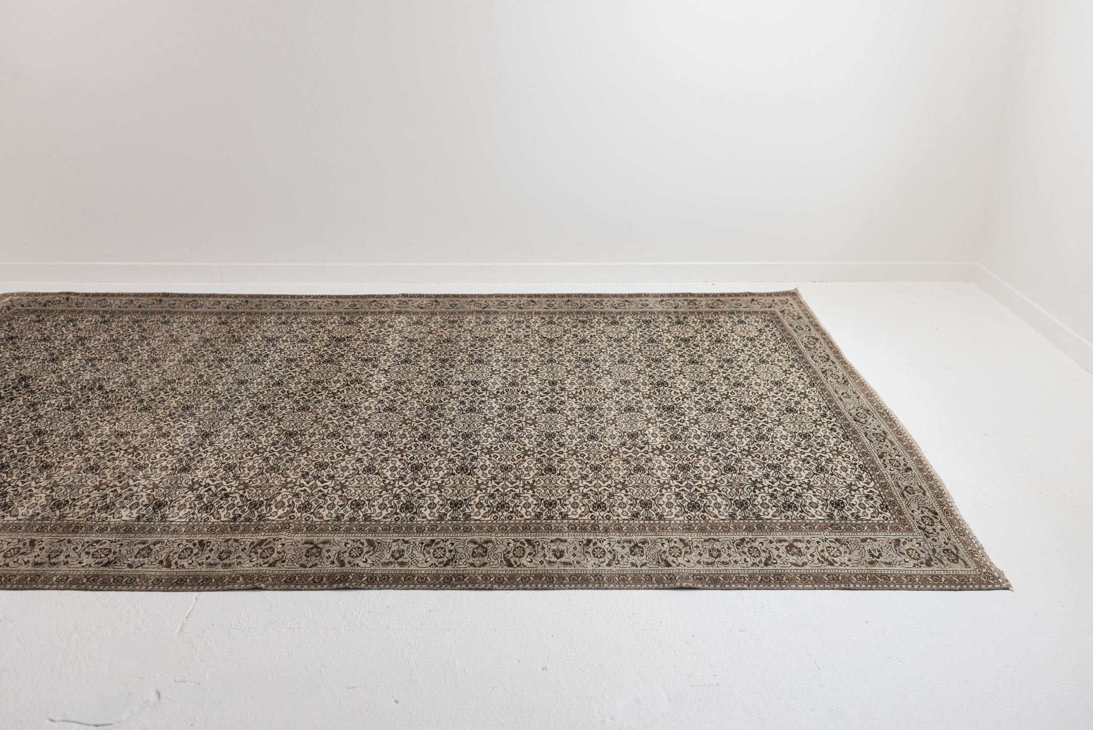 8'0 x 12'3 | Extra Large Brown Vintage Rug | L-2985