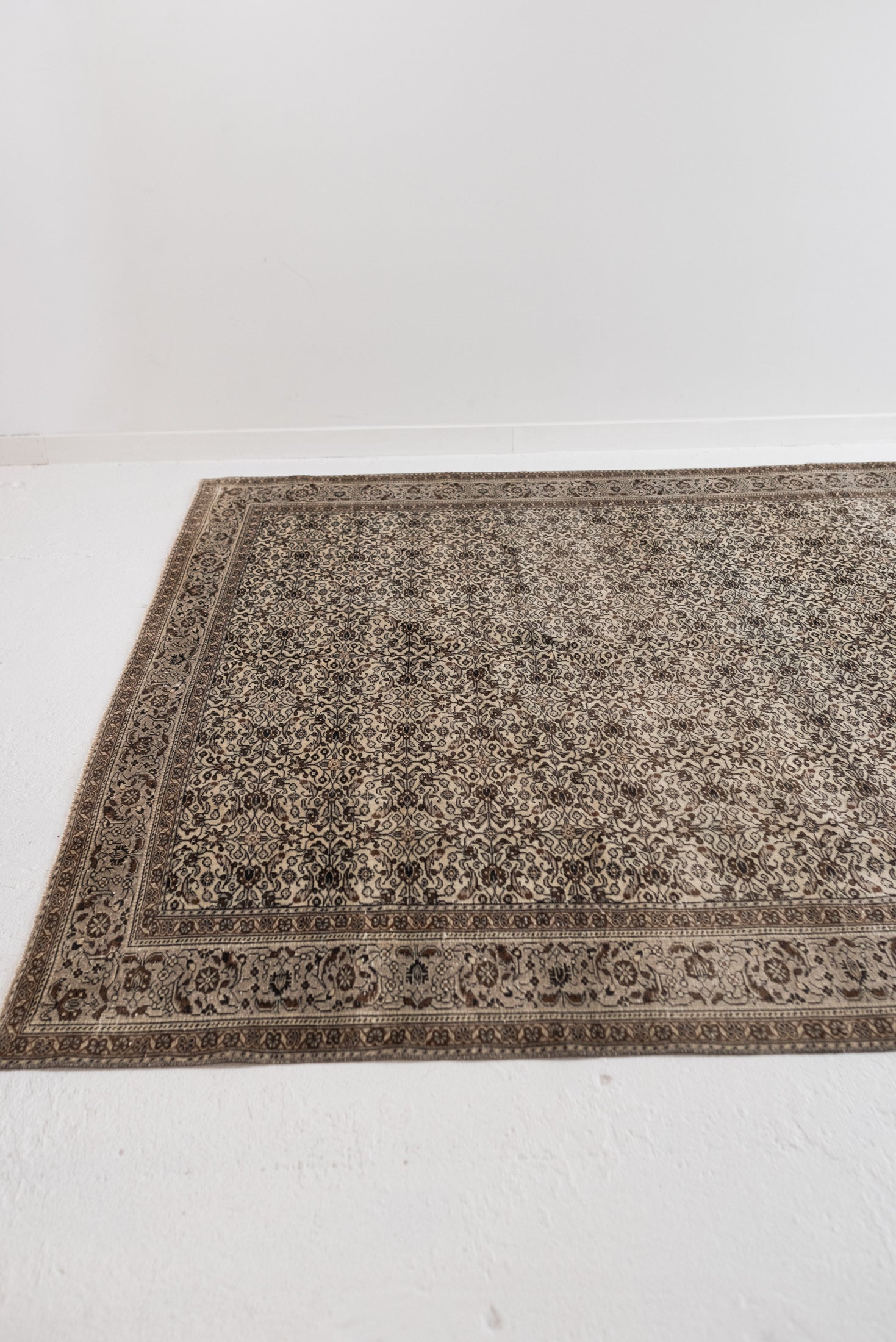 8'0 x 12'3 | Extra Large Brown Vintage Rug | L-2985