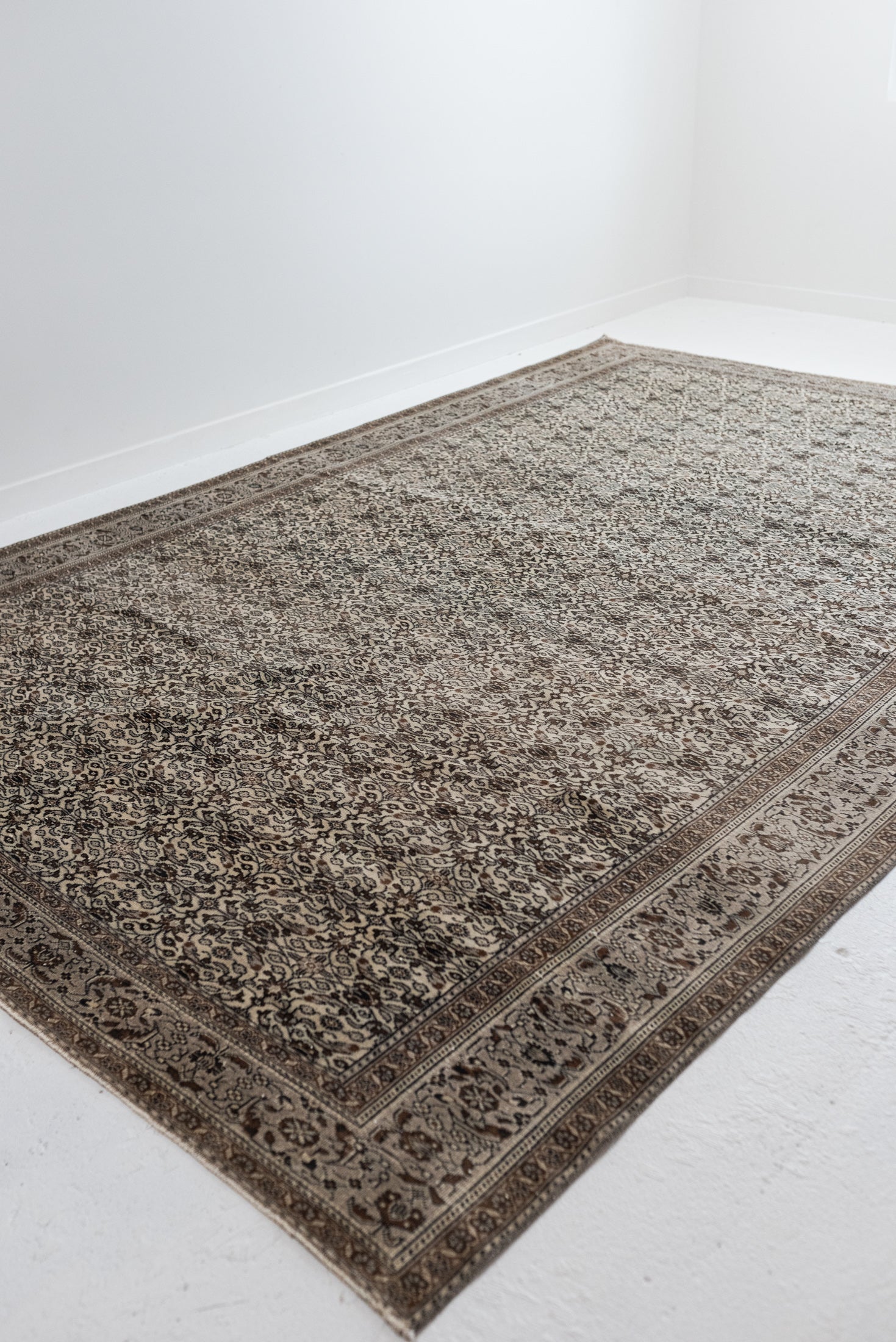 8'0 x 12'3 | Extra Large Brown Vintage Rug | L-2985