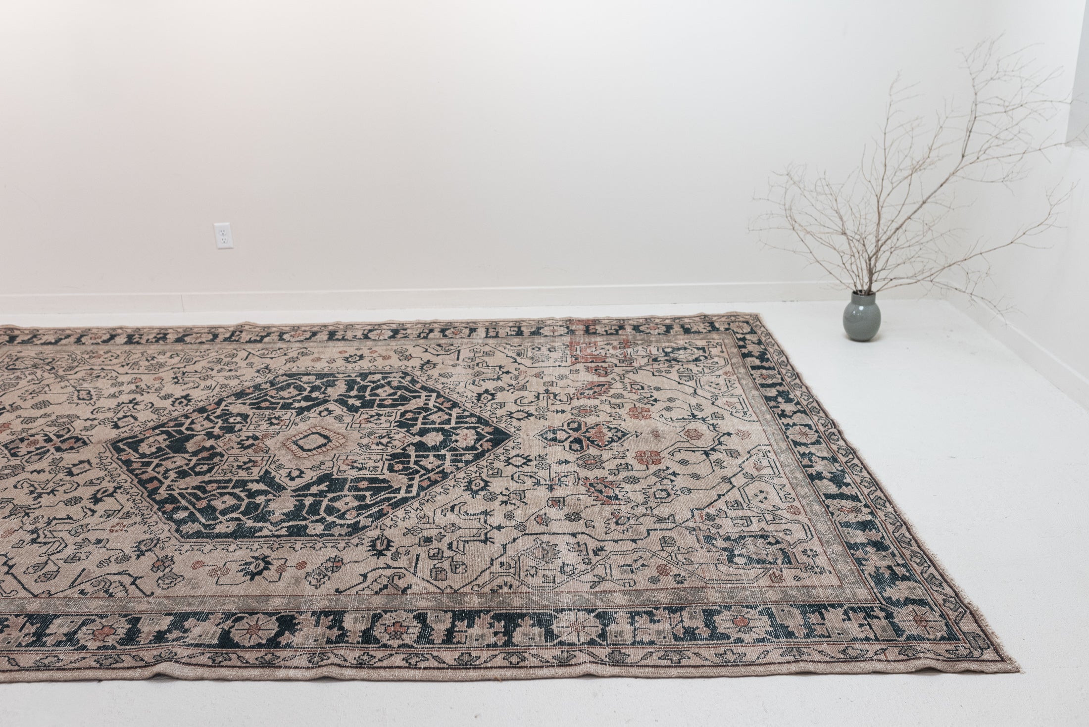 8'8 x 11'10 | Large Vintage Malayer | L-3078