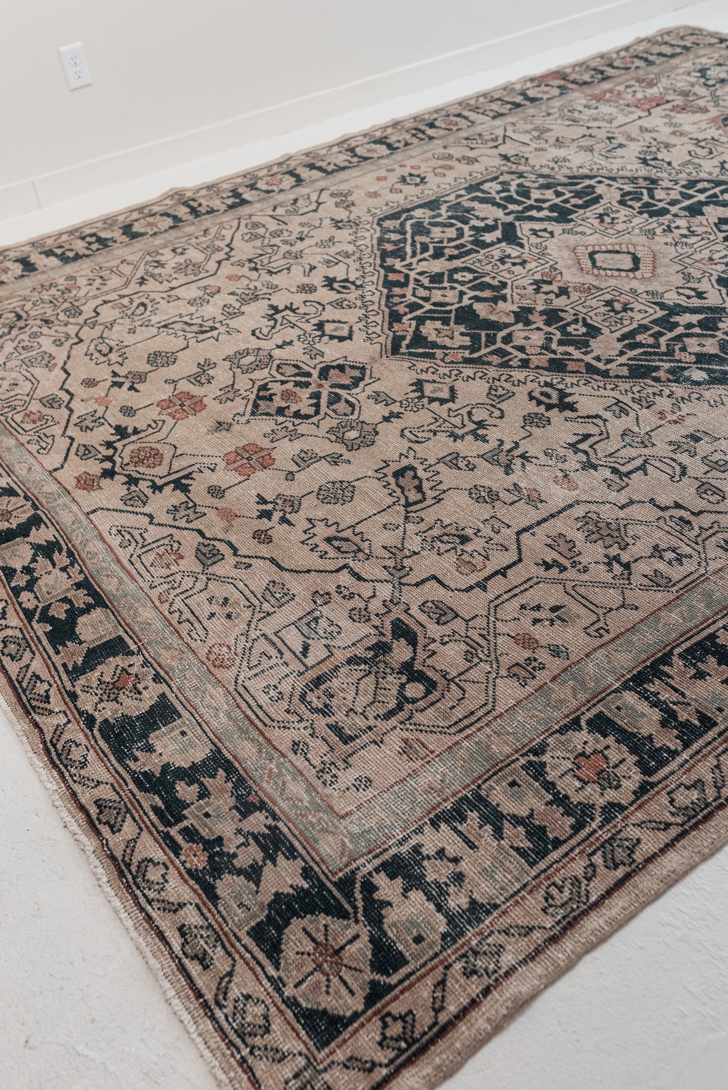 8'8 x 11'10 | Large Vintage Malayer | L-3078