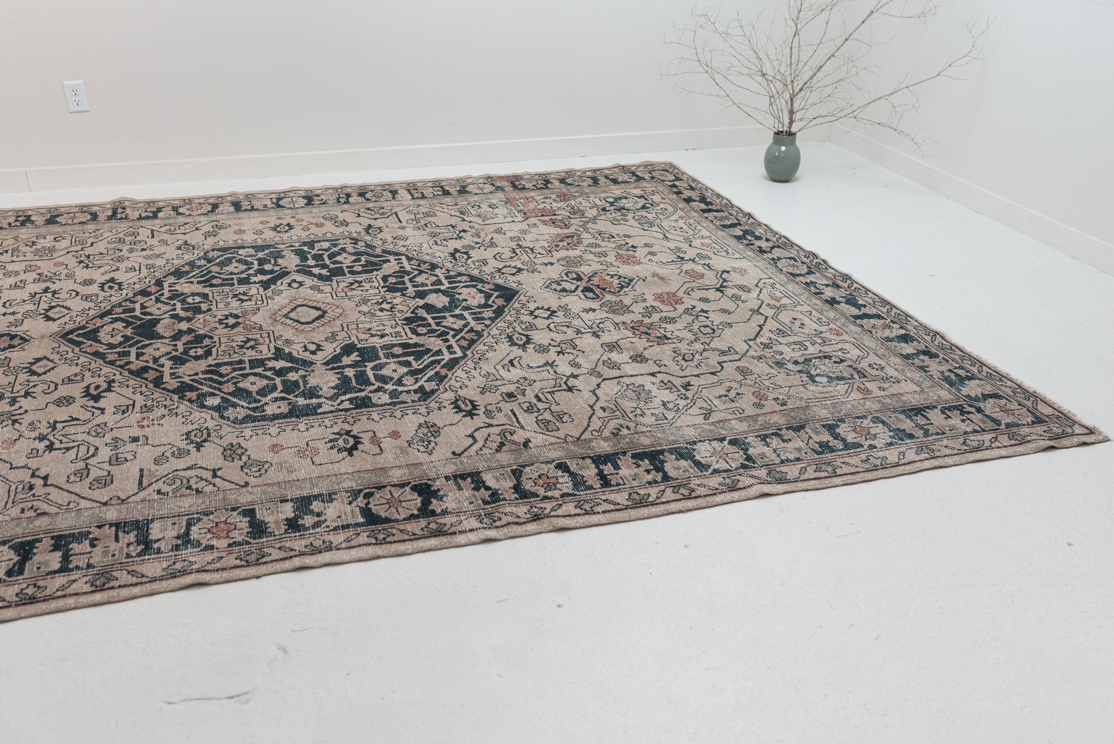 8'8 x 11'10 | Large Vintage Malayer | L-3078