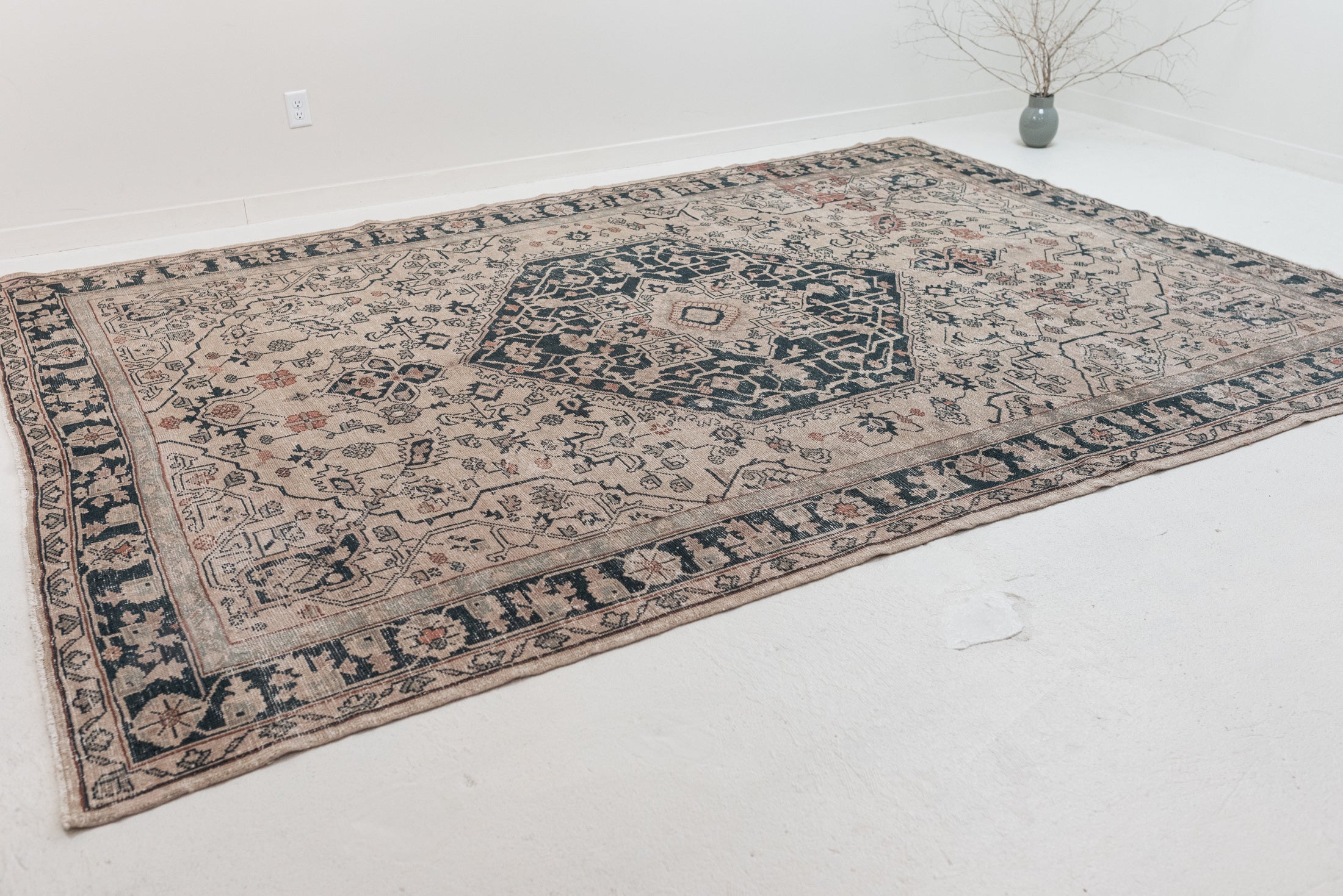 8'8 x 11'10 | Large Vintage Malayer | L-3078