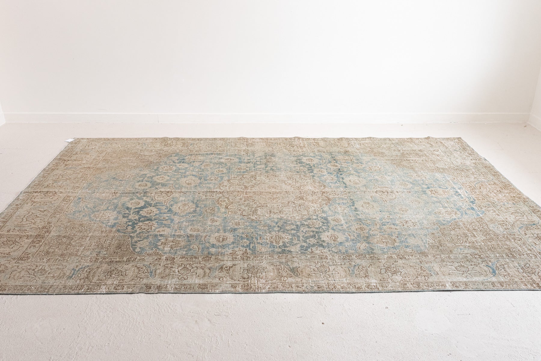 7'9 x 11'5 | Large Blue & Camel Tabriz | D-2641