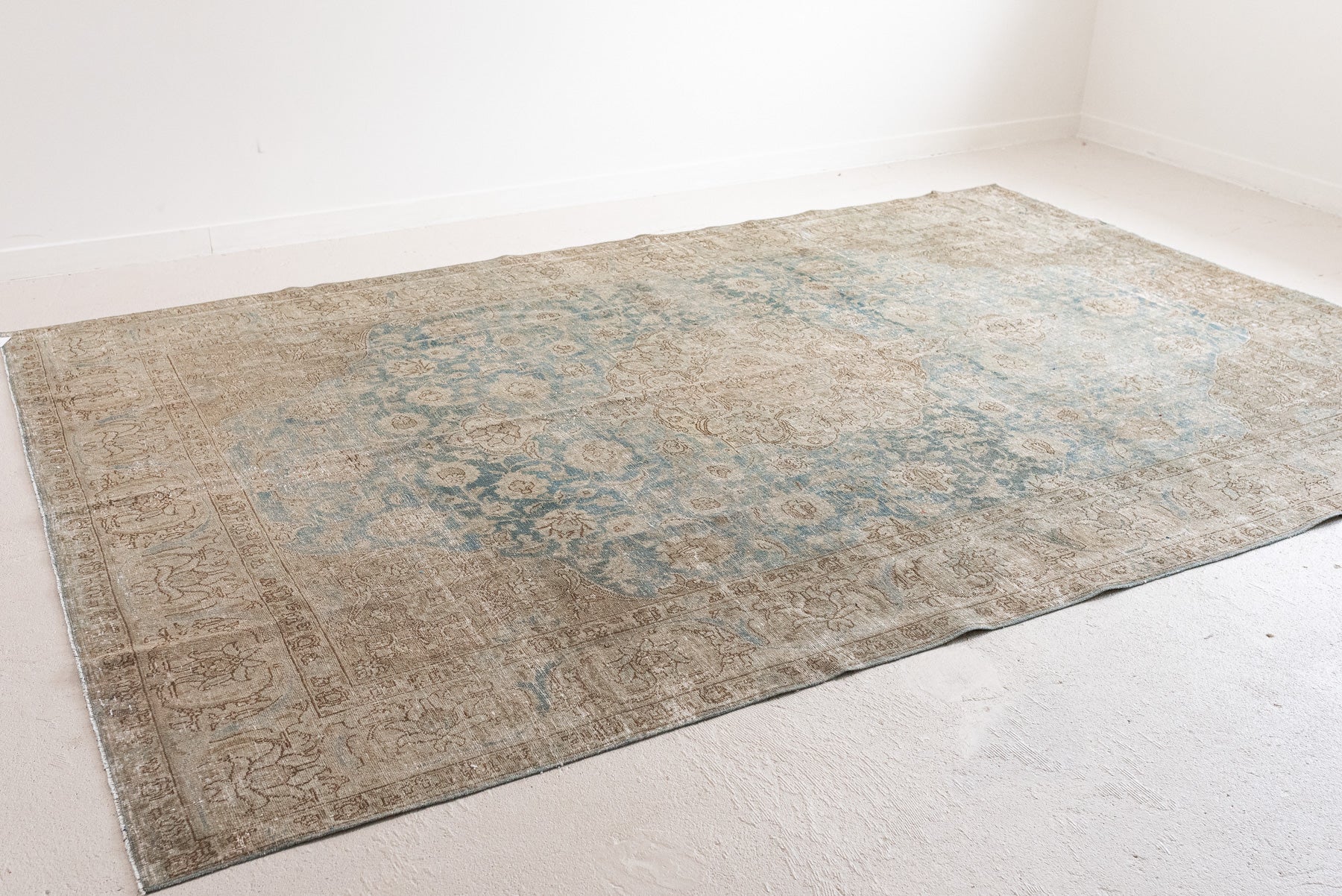 7'9 x 11'5 | Large Blue & Camel Tabriz | D-2641