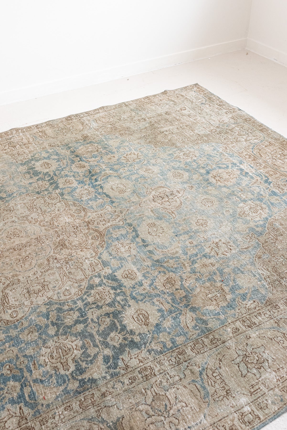 7'9 x 11'5 | Large Blue & Camel Tabriz | D-2641