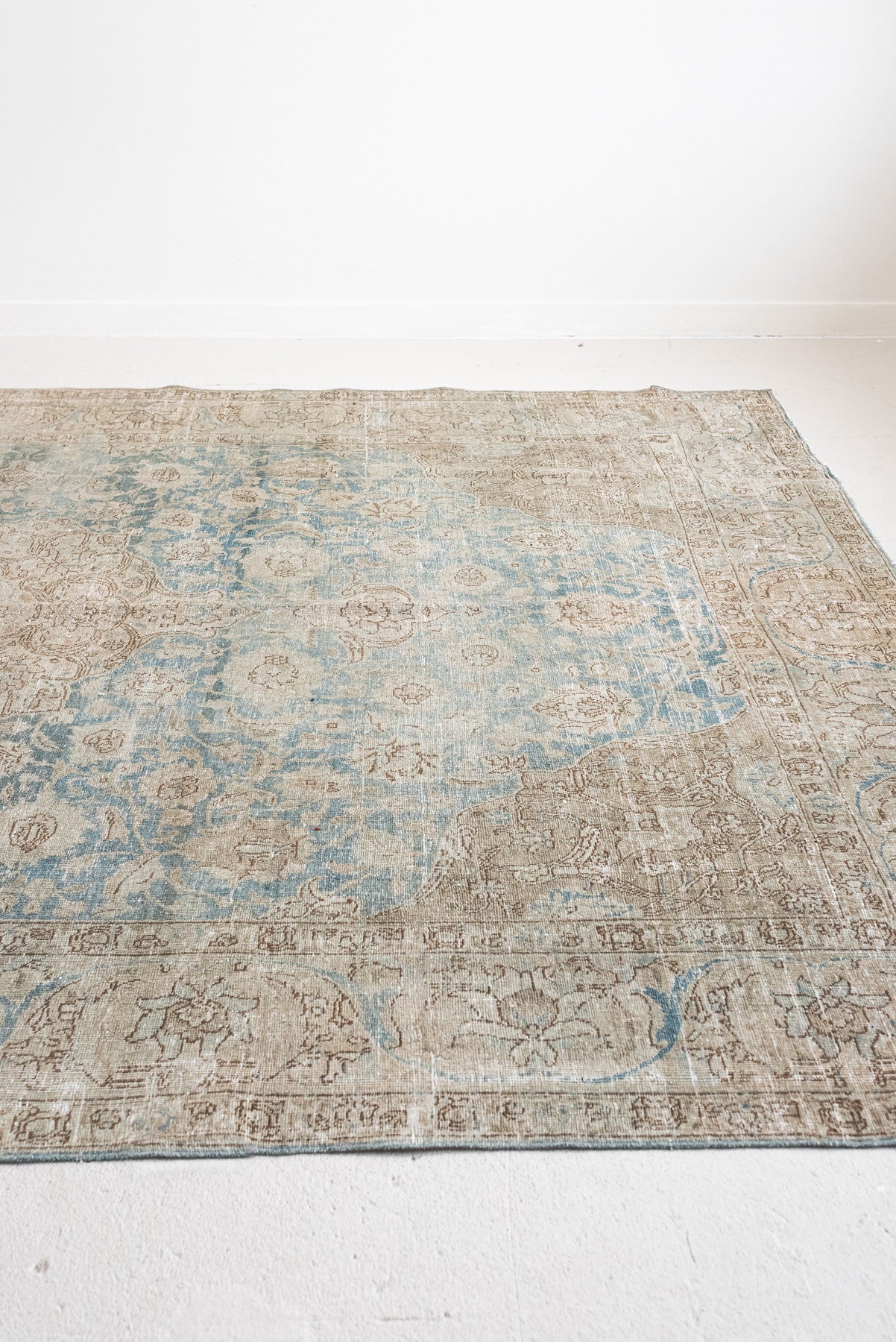 7'9 x 11'5 | Large Blue & Camel Tabriz | D-2641