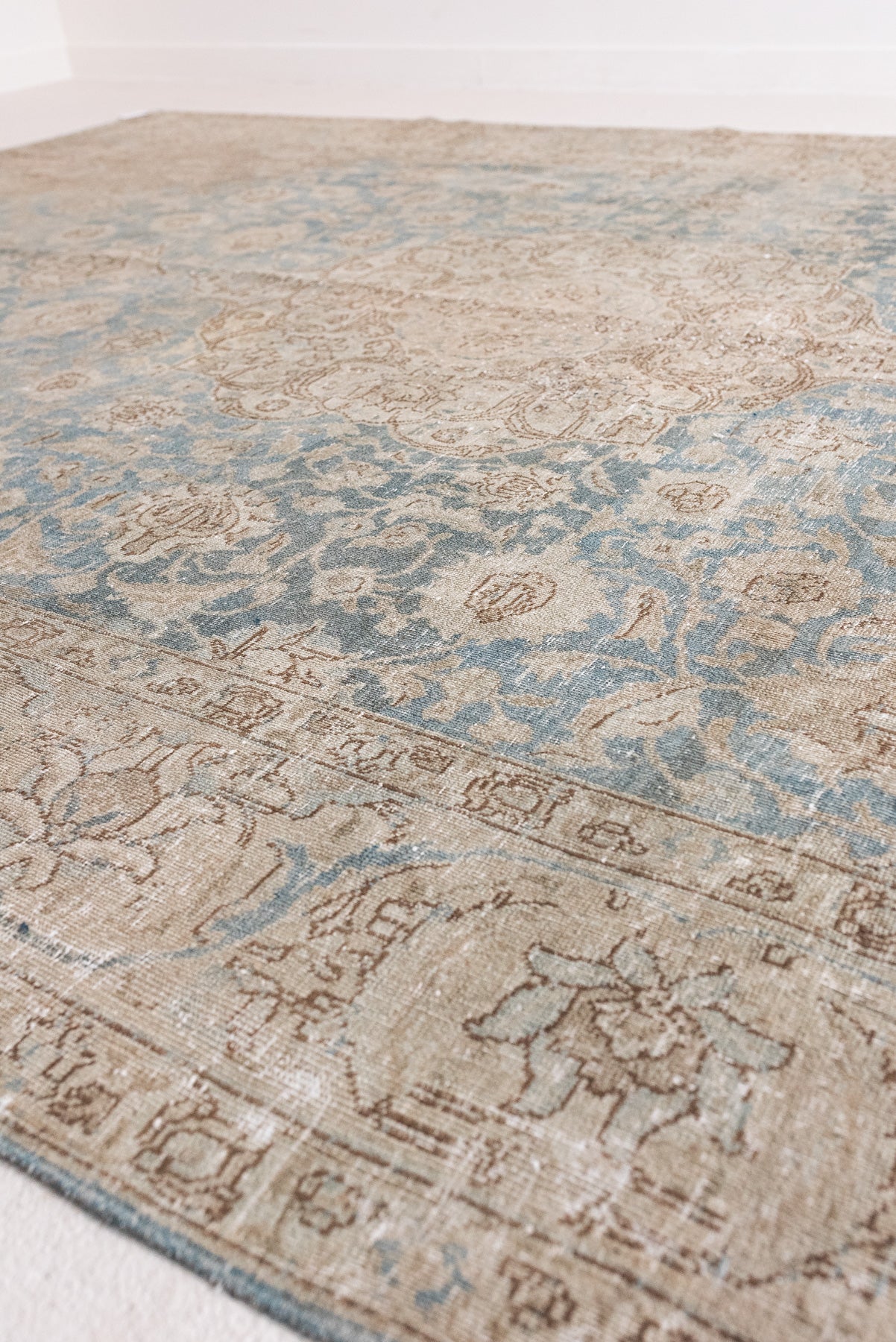 7'9 x 11'5 | Large Blue & Camel Tabriz | D-2641