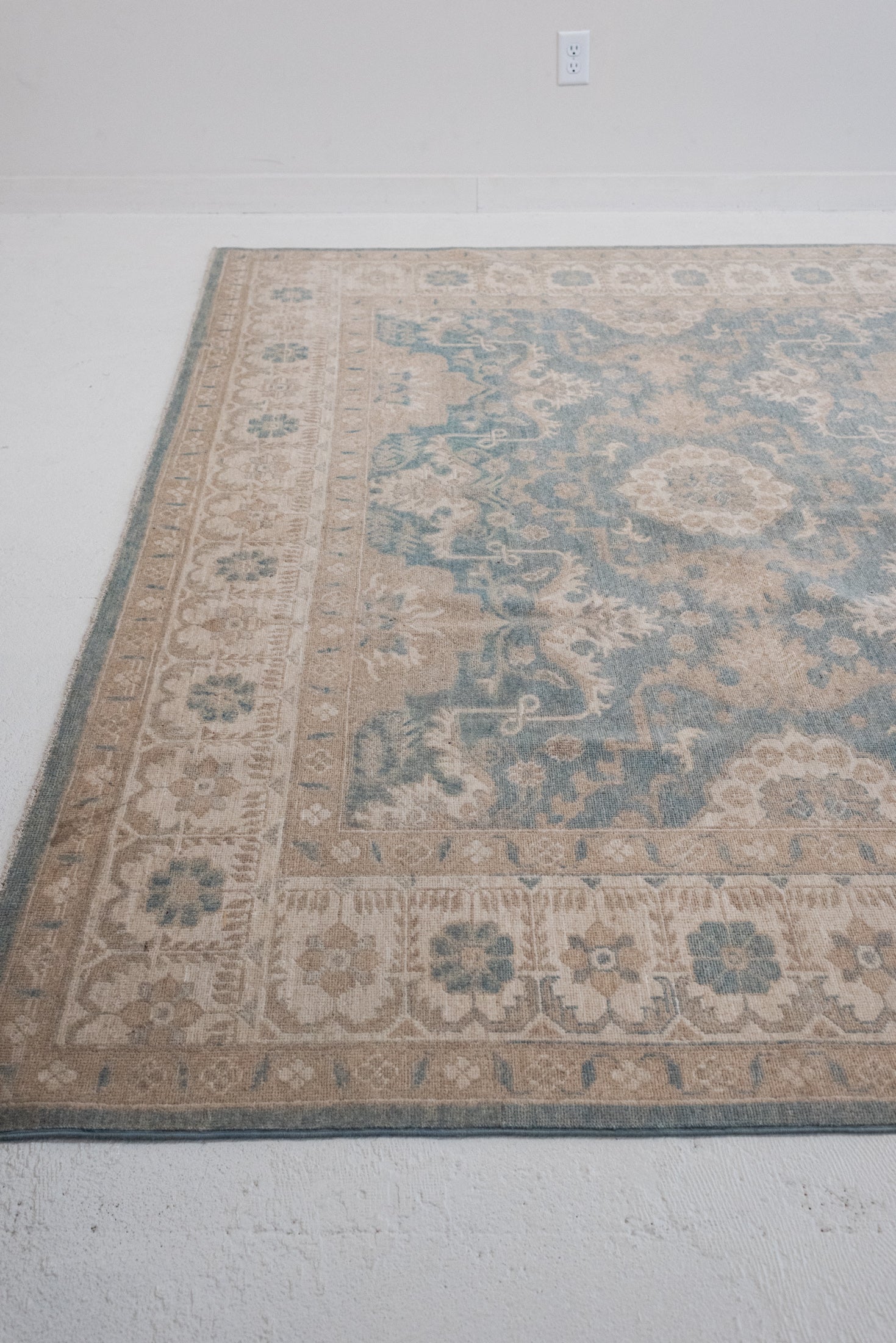 8'0 x 9'10 | New Light Blue Large Rug | D-3180