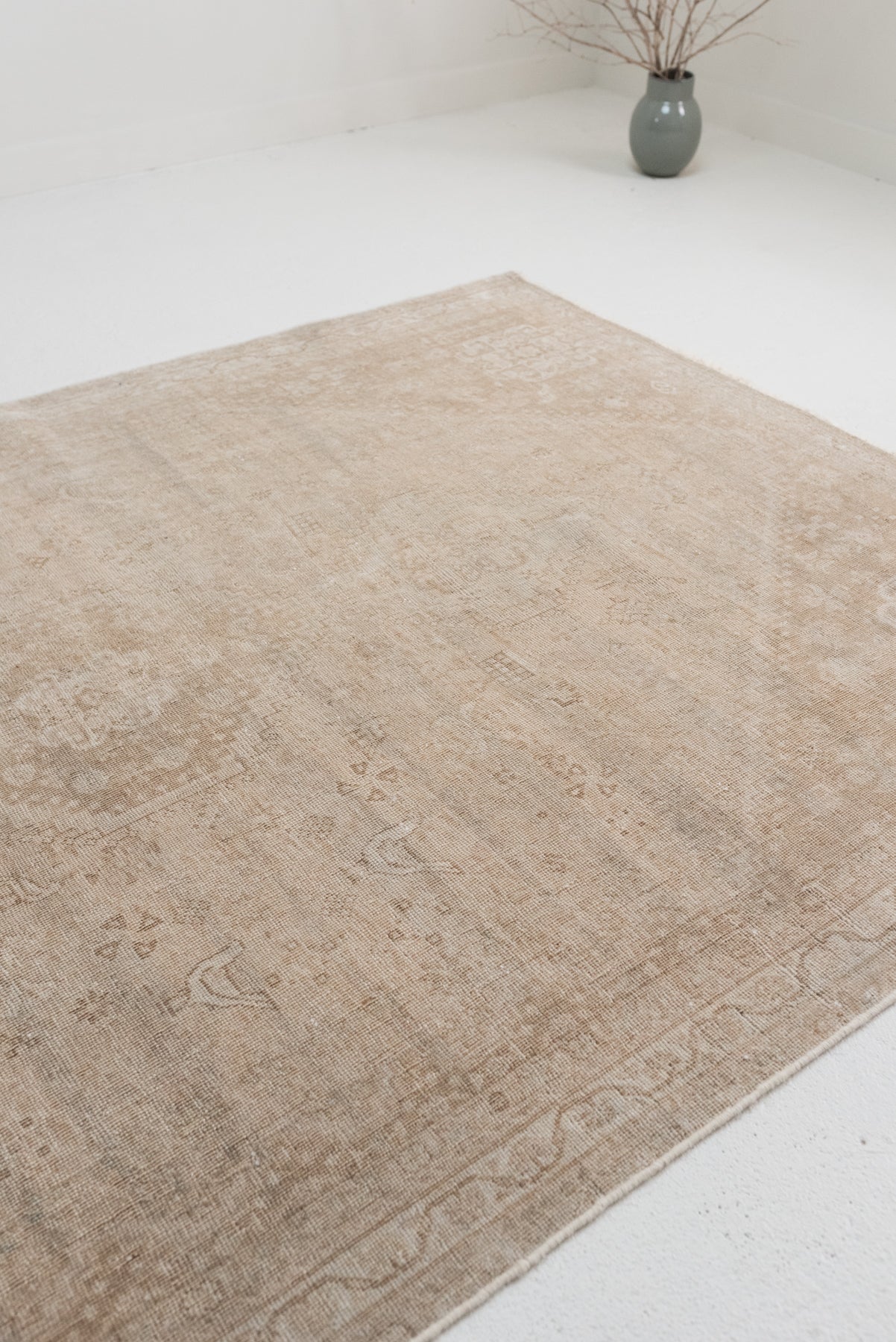 4'11 x 7'6 | Neutral Shiraz | W-2751