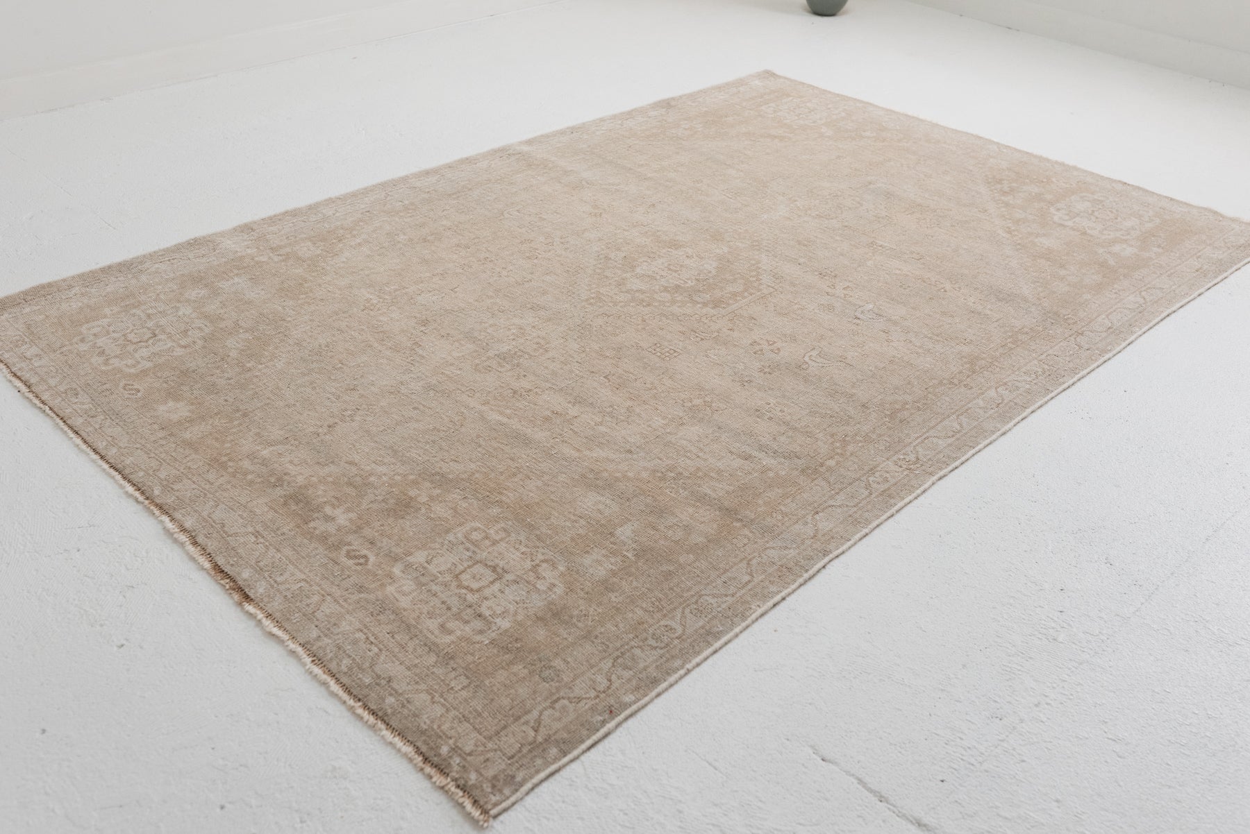 4'11 x 7'6 | Neutral Shiraz | W-2751