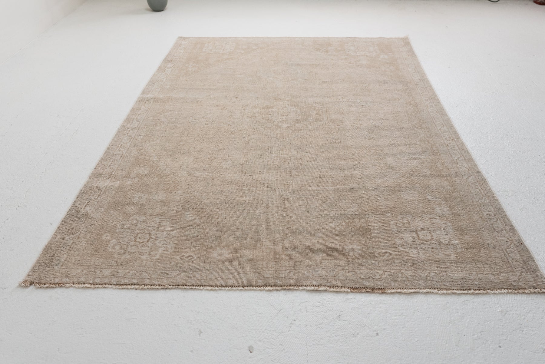 4'11 x 7'6 | Neutral Shiraz | W-2751