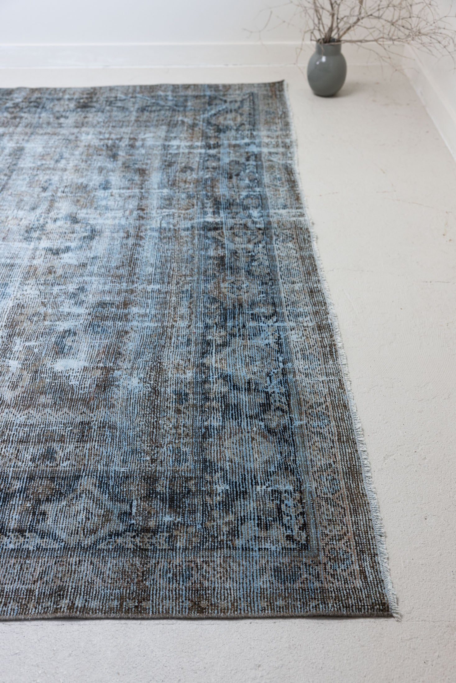 8'6 x 12'0 | Blue Distressed Antique Mahal | Designers M-481