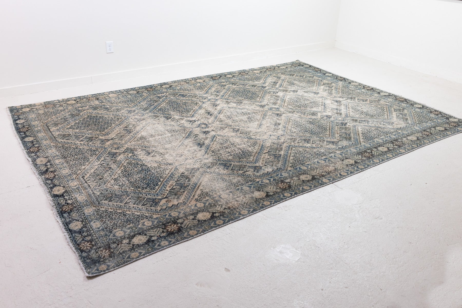 7'10 x 11'4 | Distressed Malayer | D-2170