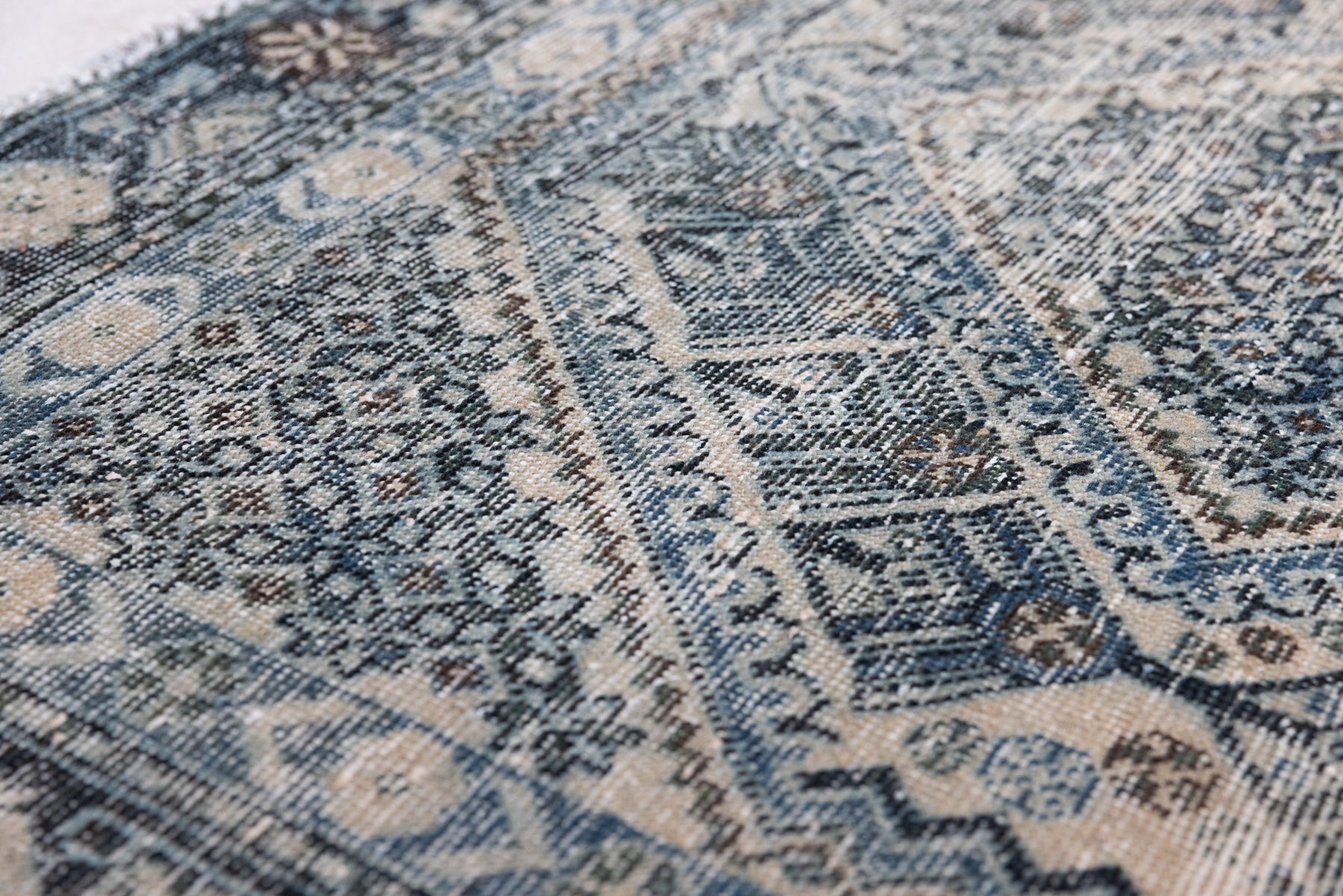 7'10 x 11'4 | Distressed Malayer | D-2170