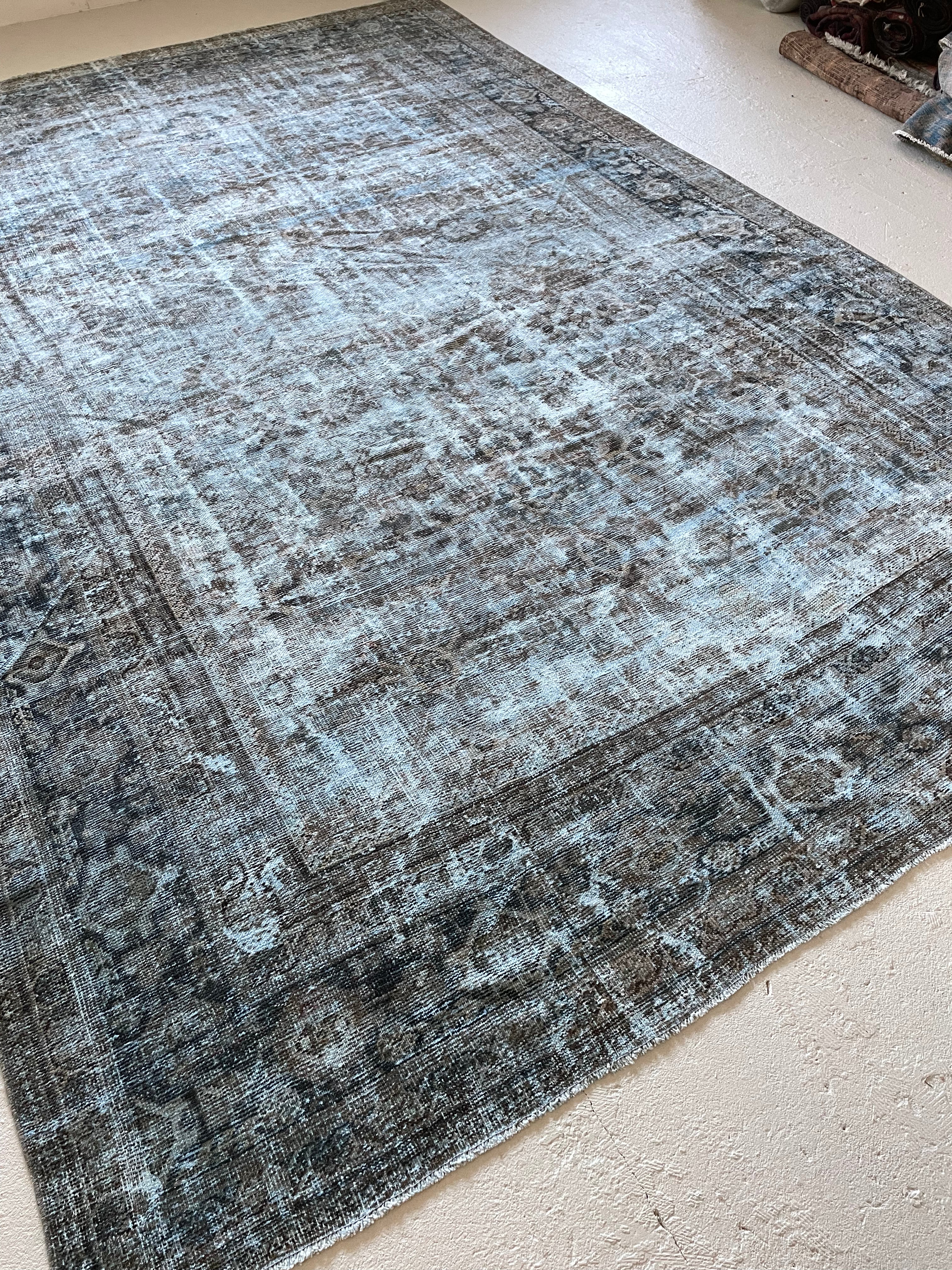 8'6 x 12'0 | Blue Distressed Antique Mahal | Designers M-481