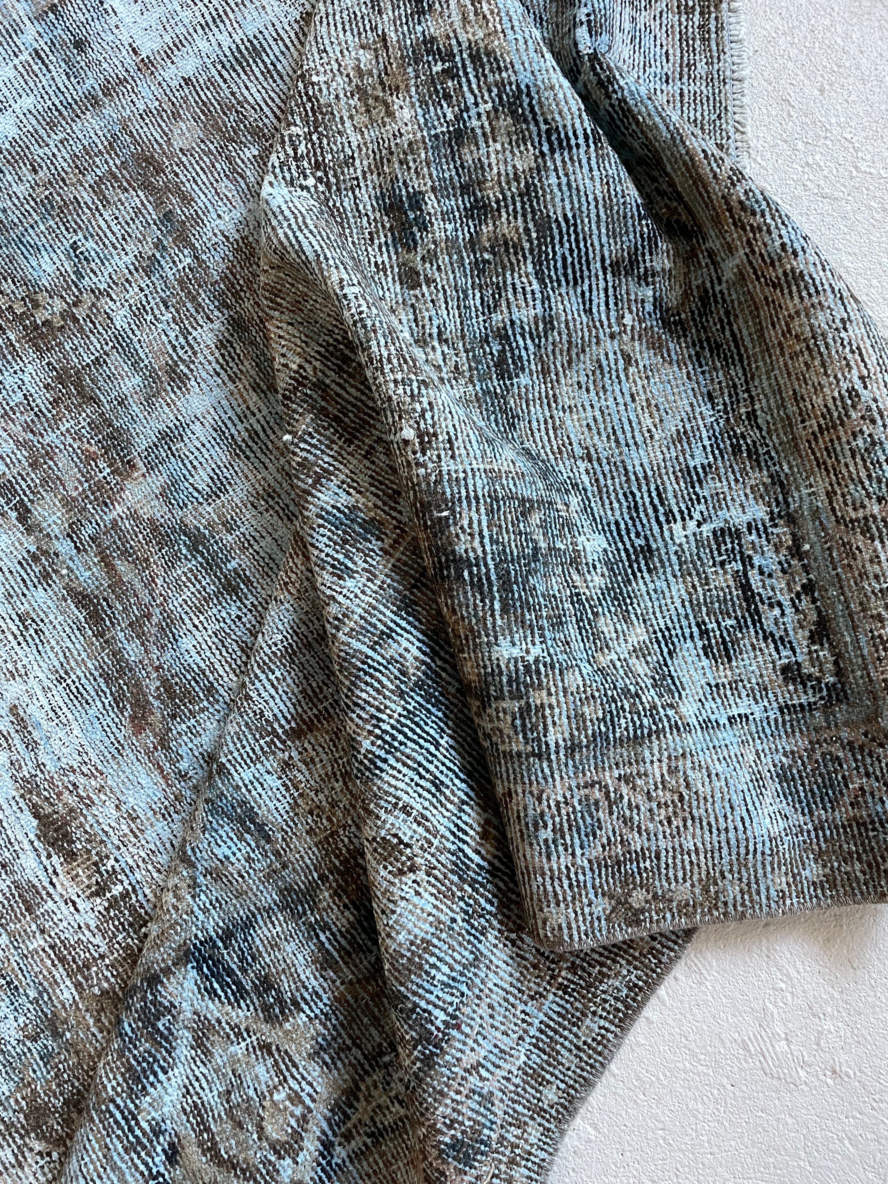 8'6 x 12'0 | Blue Distressed Antique Mahal | Designers M-481