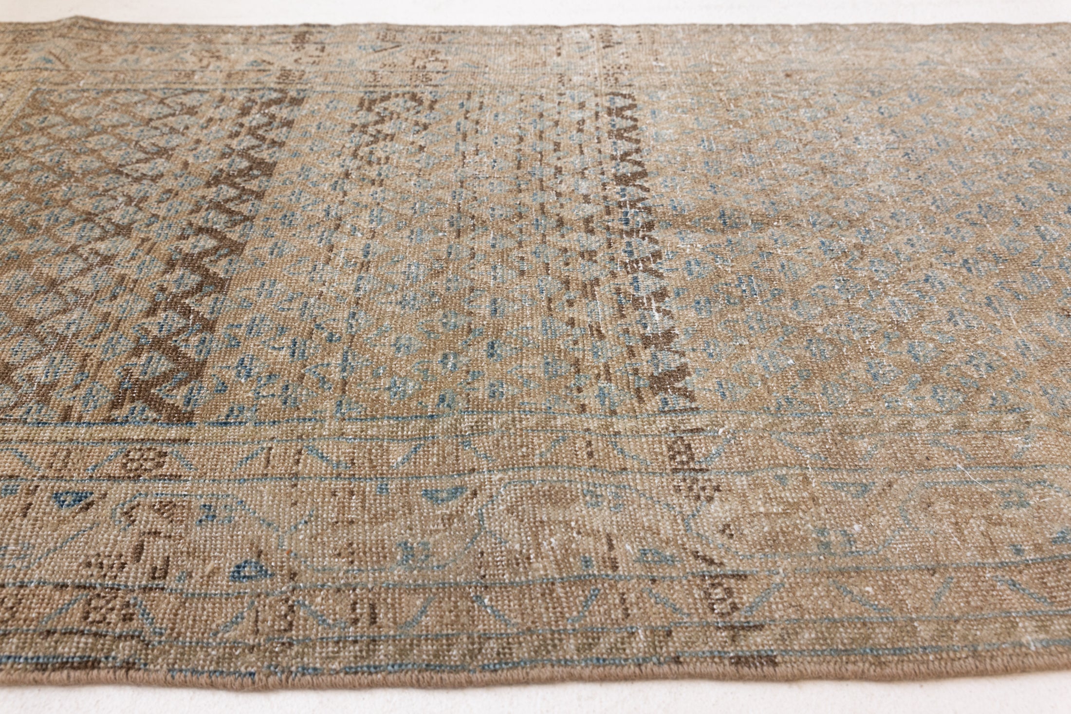 2'8 x 13'9 | CS-R-3801