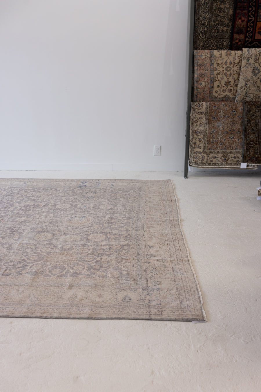 No. D-805 | 11'10 x 8'8
