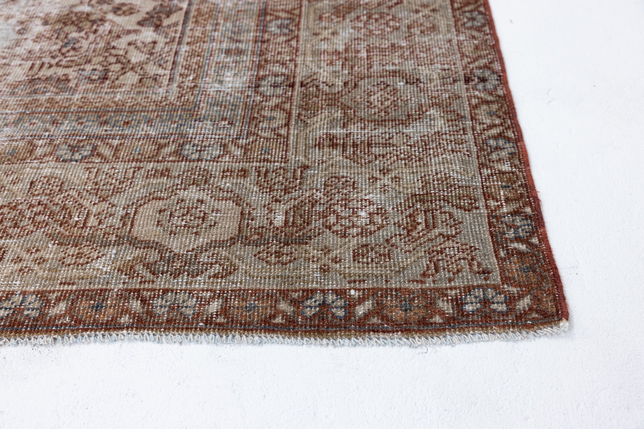 8&#39;5 x 10&#39;1 | Antique Distressed Mahal | Designers L-1882