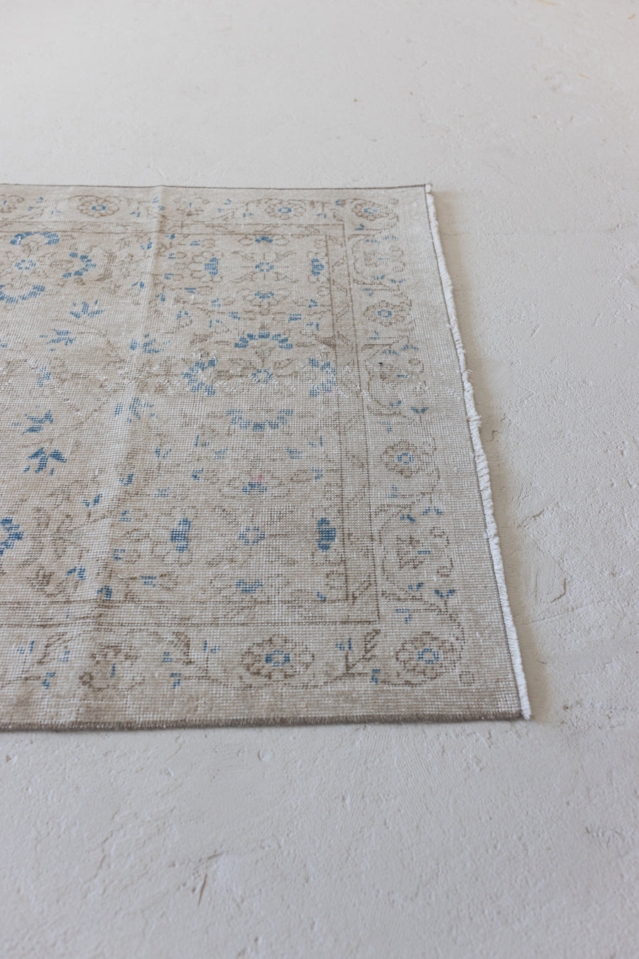 No. W-827 | 7' x 3'9