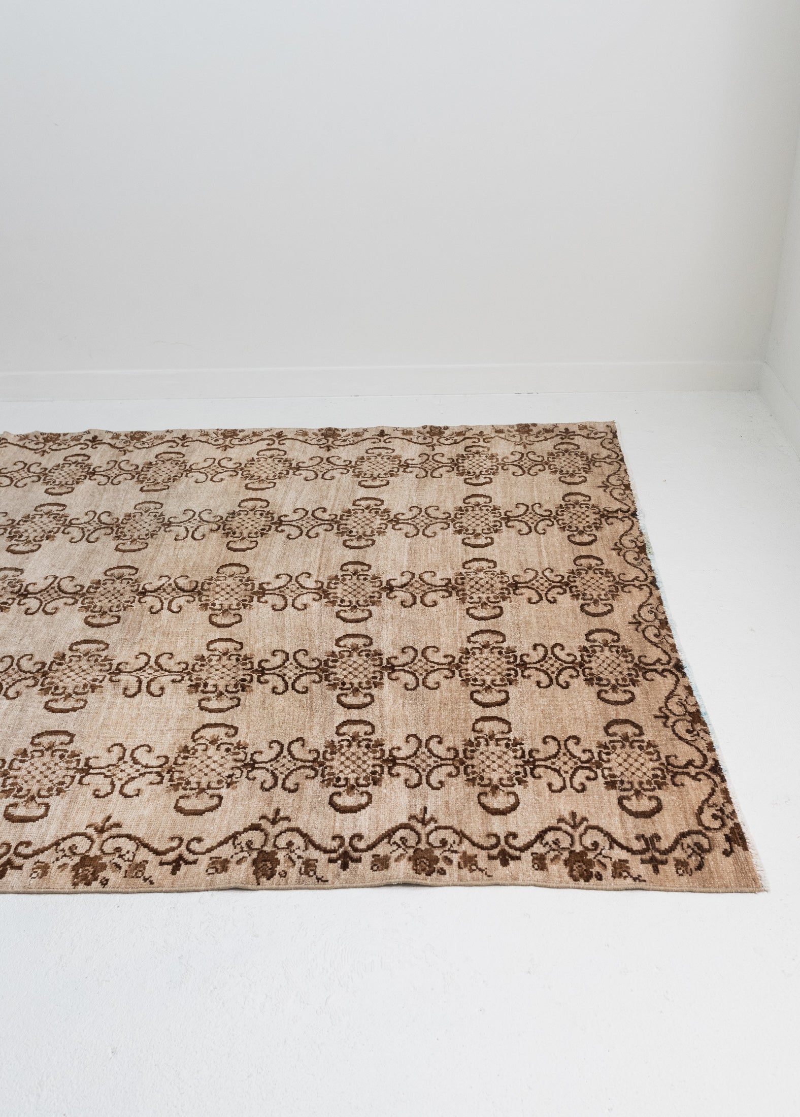 6&#39;7 x 8&#39;7 | Neutral Wool Vintage Rug | CE-C-2891