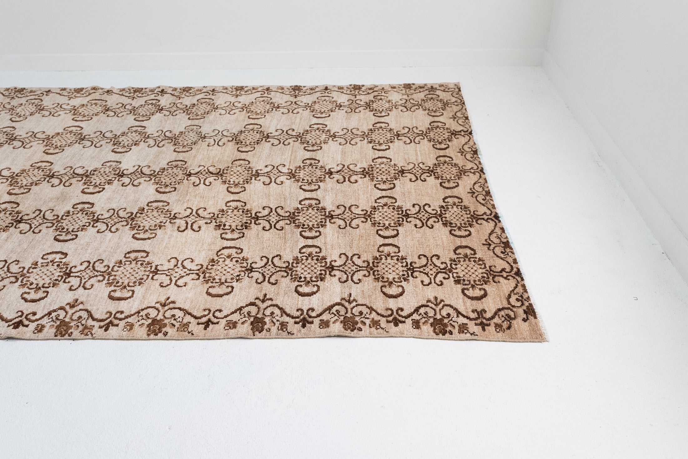 6&#39;7 x 8&#39;7 | Neutral Wool Vintage Rug | CE-C-2891