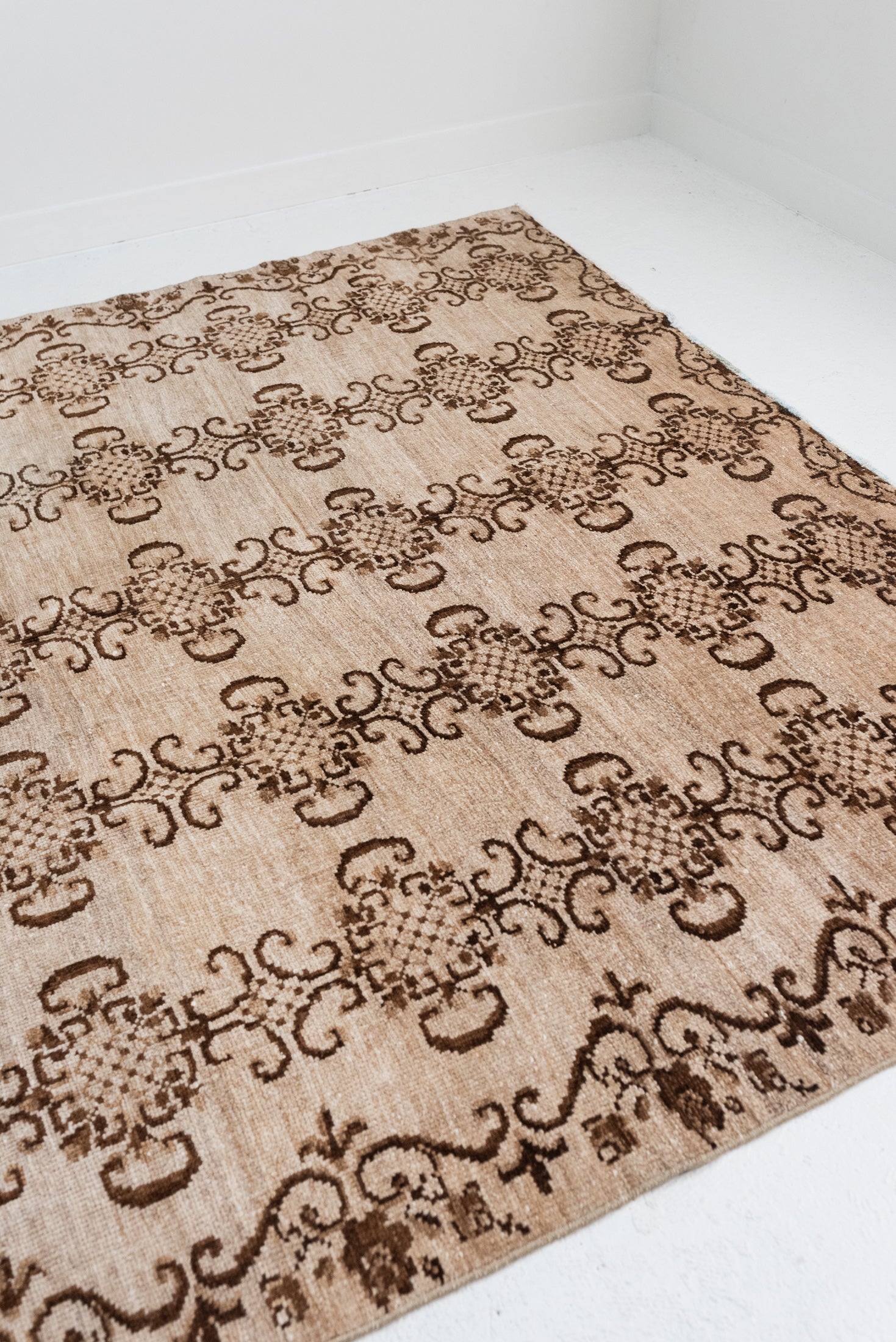 6&#39;7 x 8&#39;7 | Neutral Wool Vintage Rug | CE-C-2891