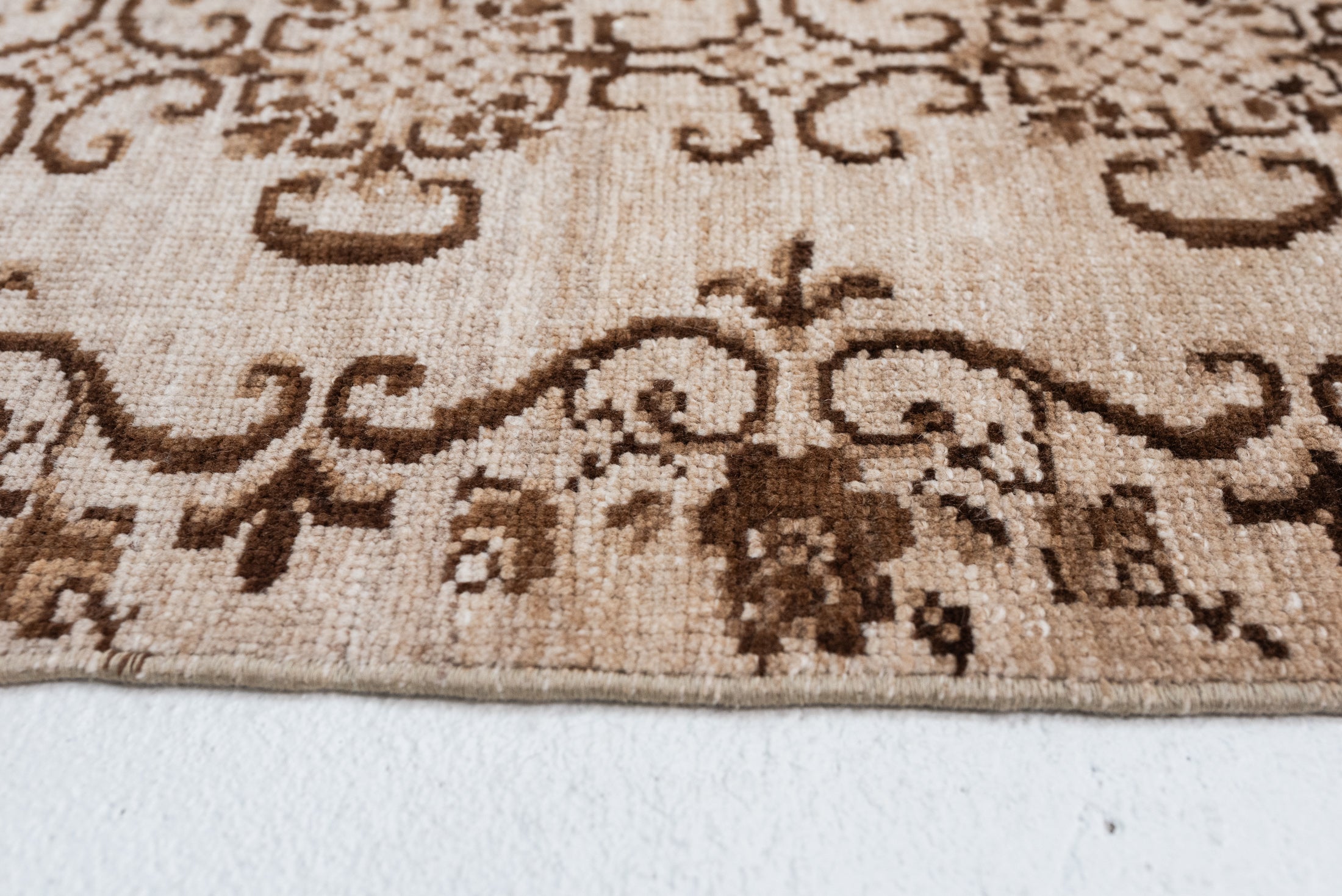 6&#39;7 x 8&#39;7 | Neutral Wool Vintage Rug | CE-C-2891