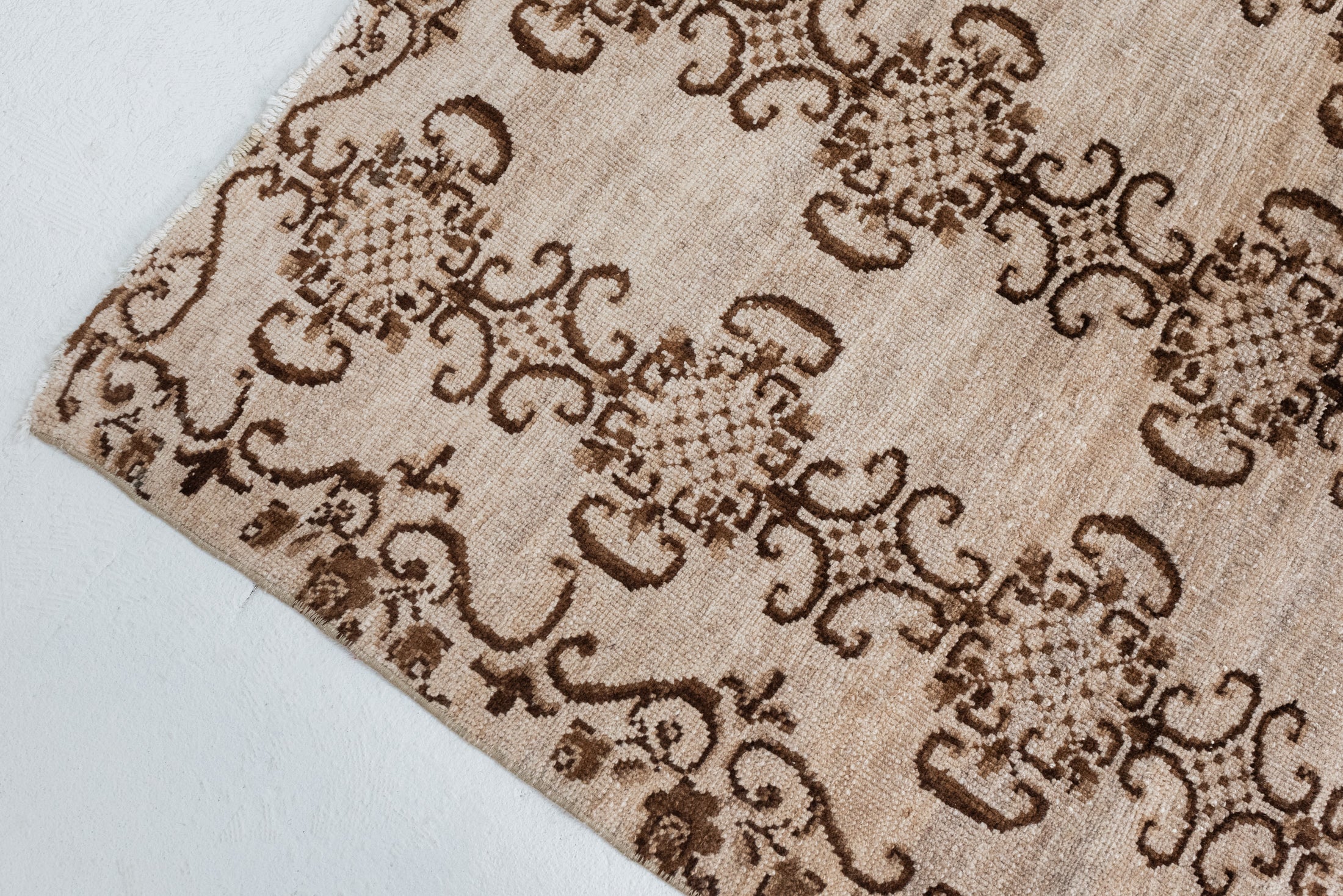 6&#39;7 x 8&#39;7 | Neutral Wool Vintage Rug | CE-C-2891