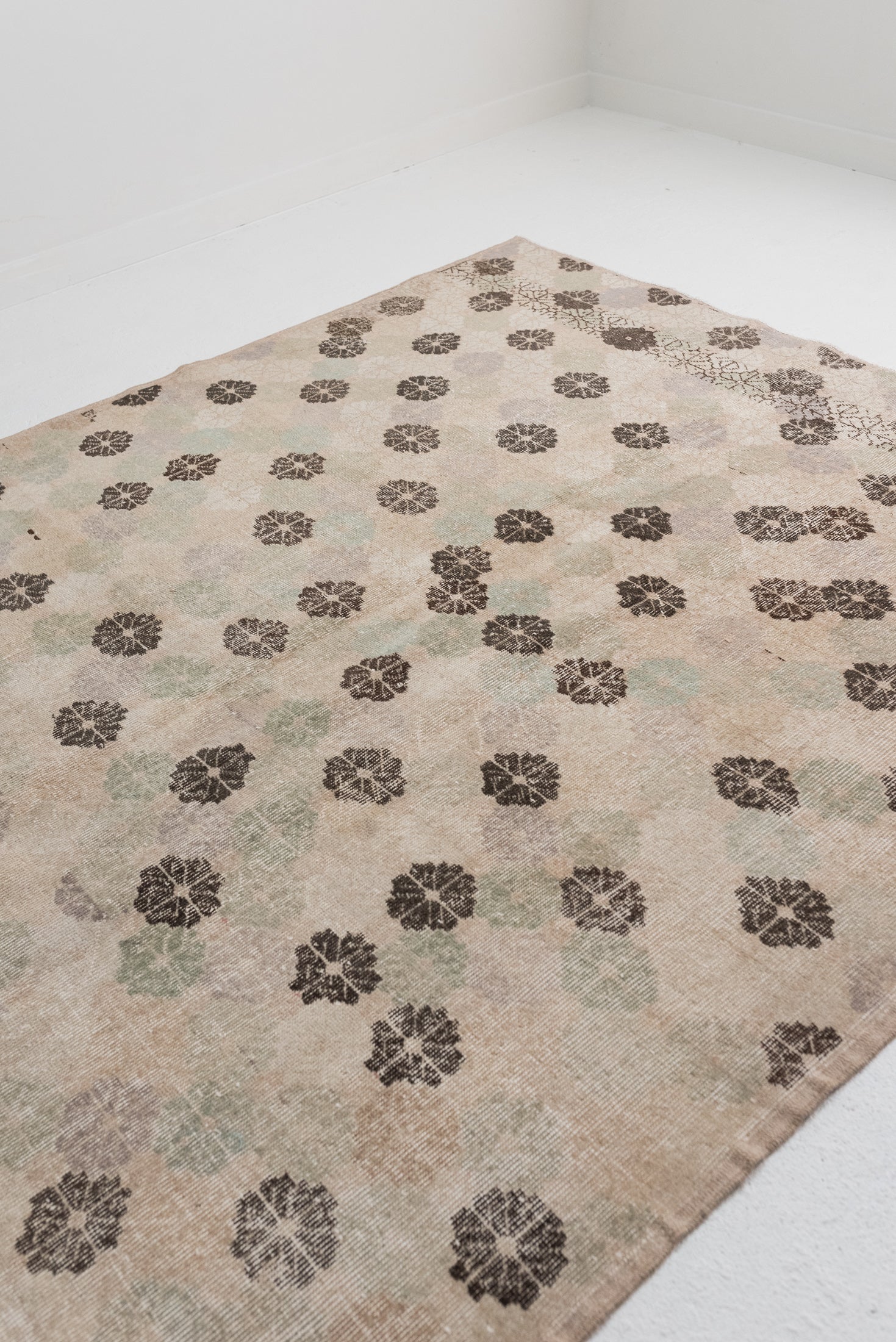 6&#39;5 x 9&#39;5 | Large Floral Vintage Rug | CE-C-2889