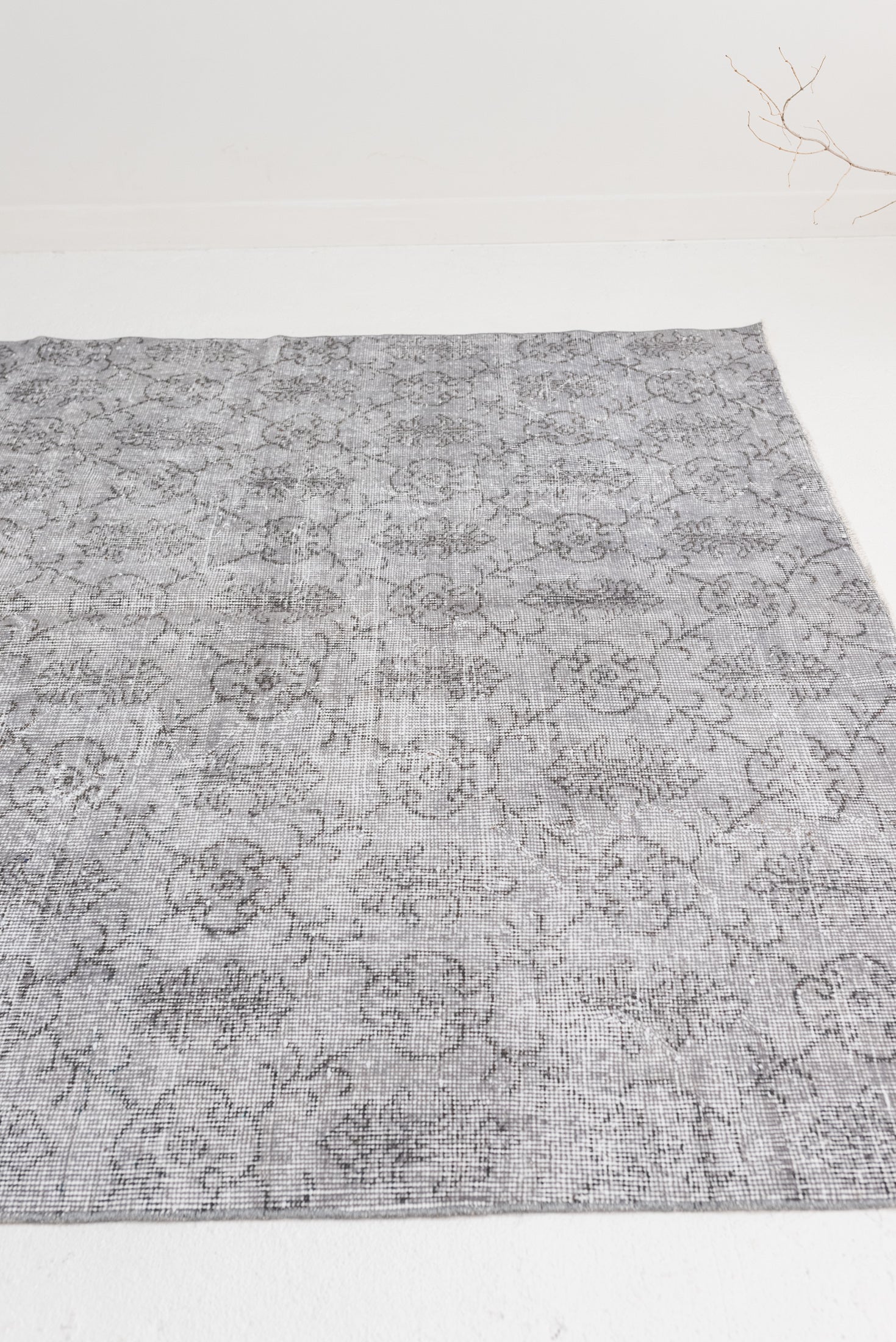 5&#39;7 x 8&#39;10 | Gray Distressed Vintage Rug | CE-B-2885