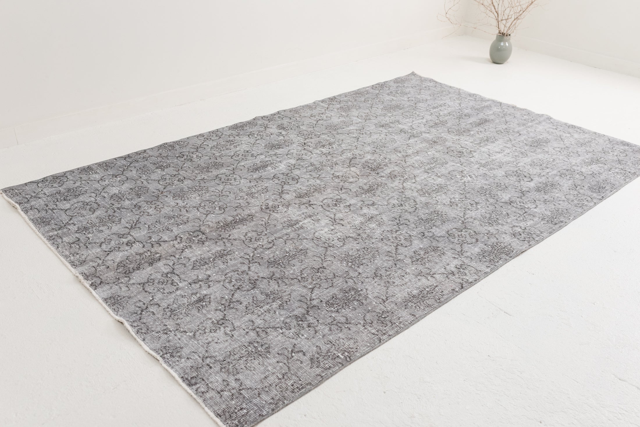 5&#39;7 x 8&#39;10 | Gray Distressed Vintage Rug | CE-B-2885