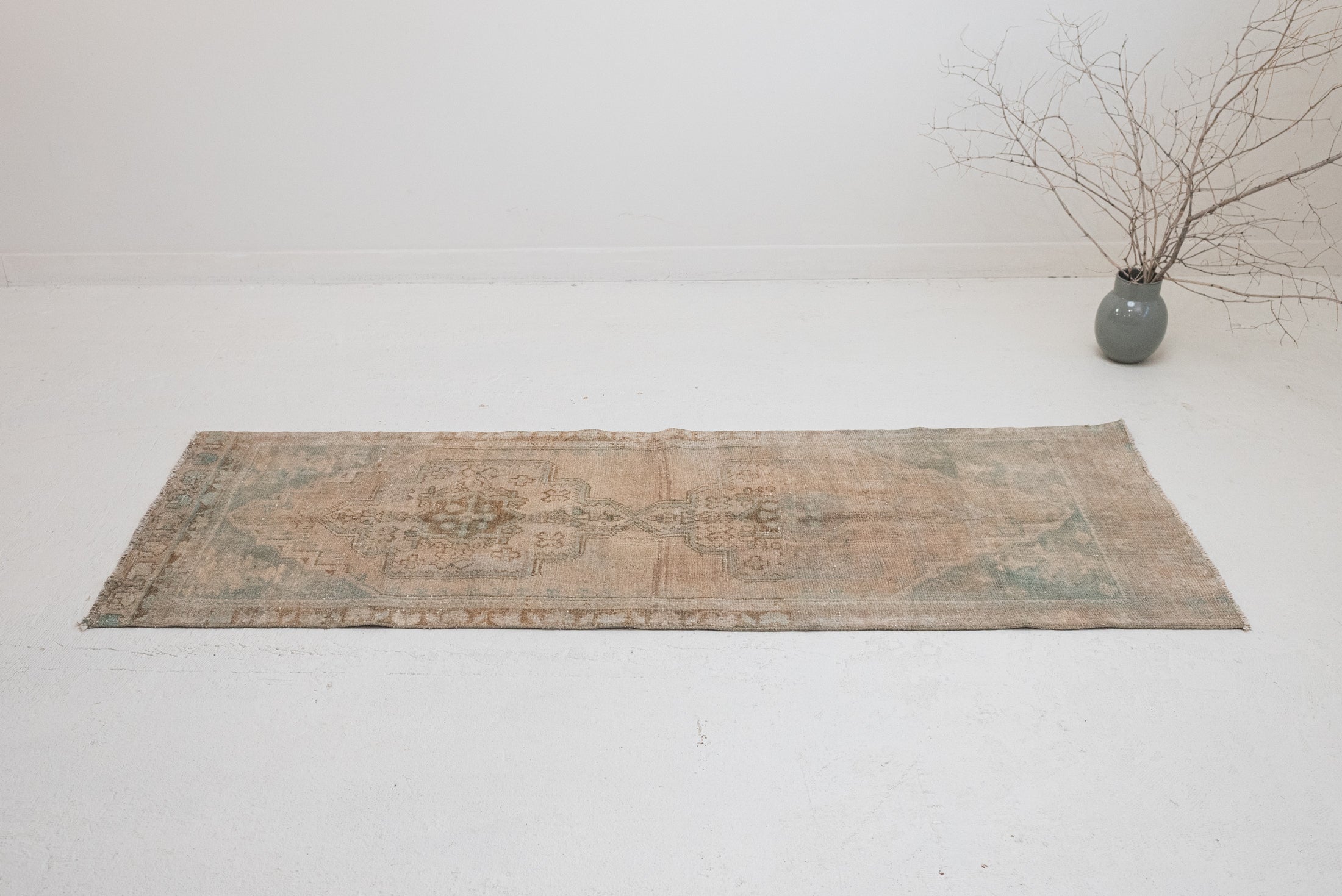 2'5 x 6'7 | Small Neutral Runner | R-3796