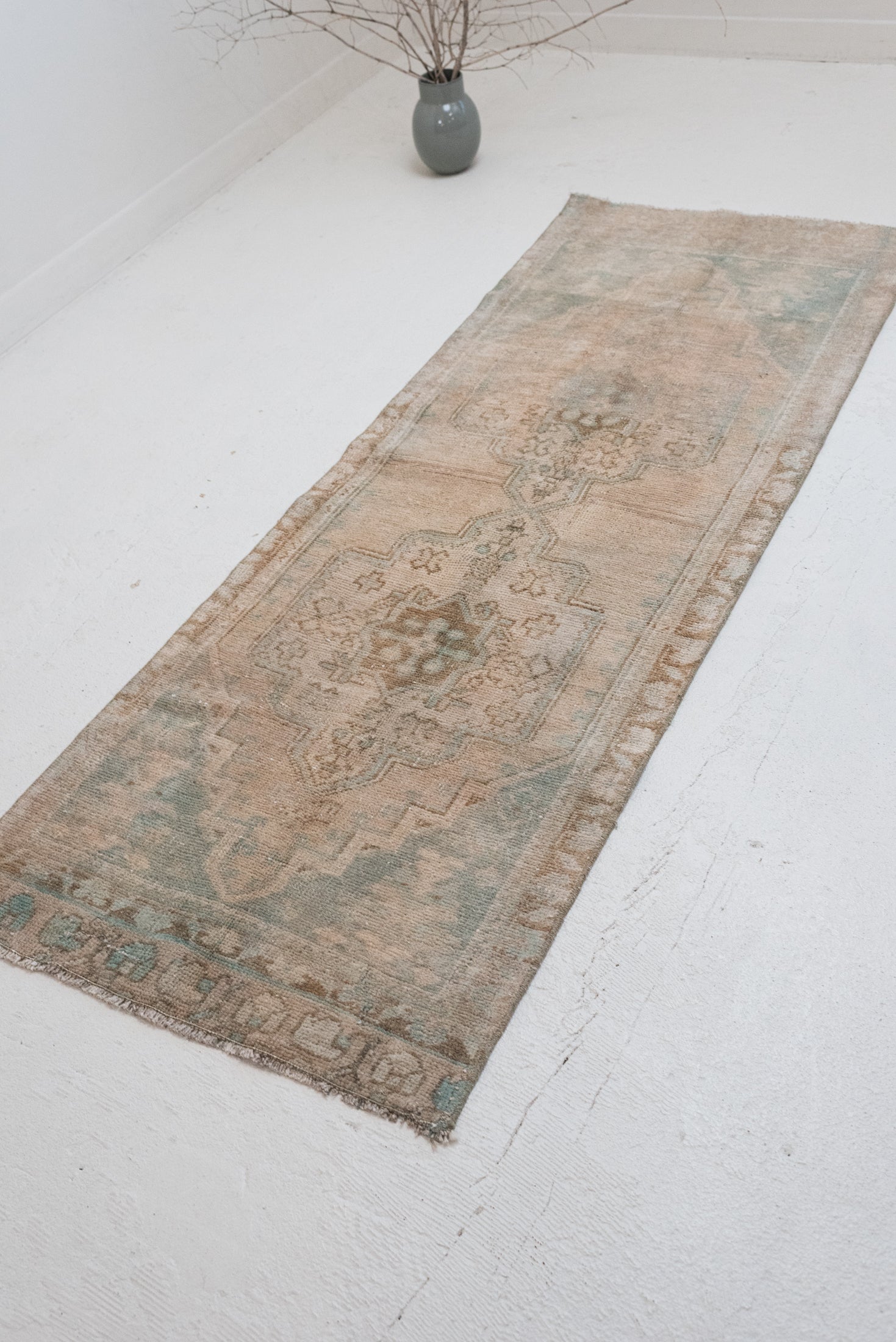 2'5 x 6'7 | Small Neutral Runner | R-3796