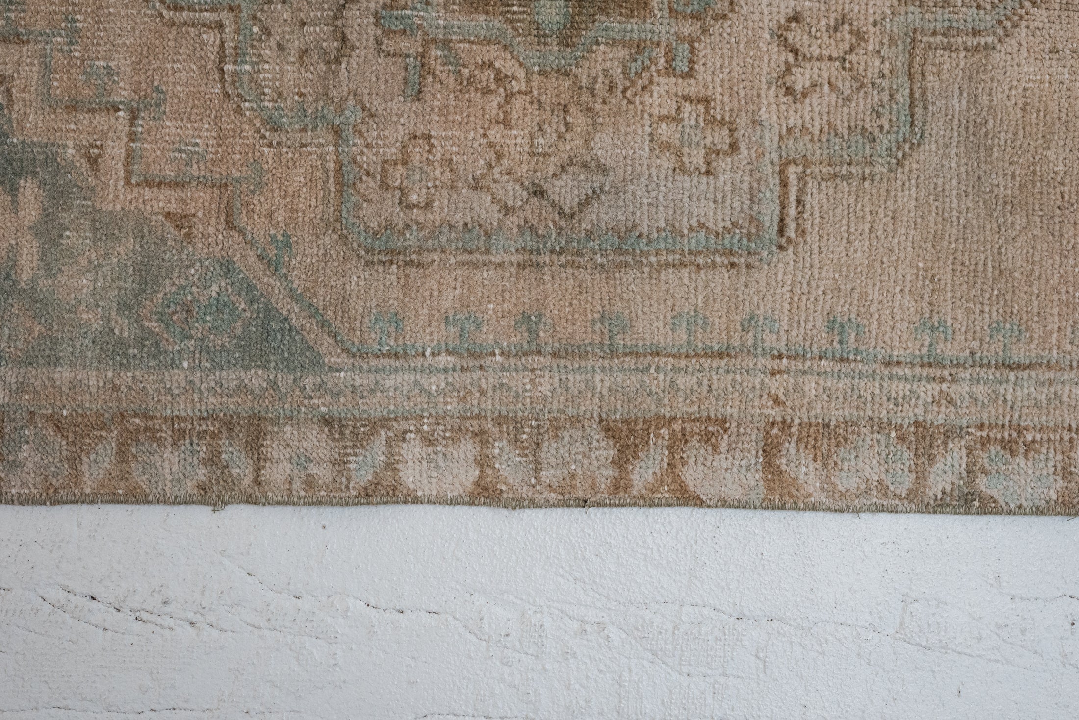 2'5 x 6'7 | Small Neutral Runner | R-3796