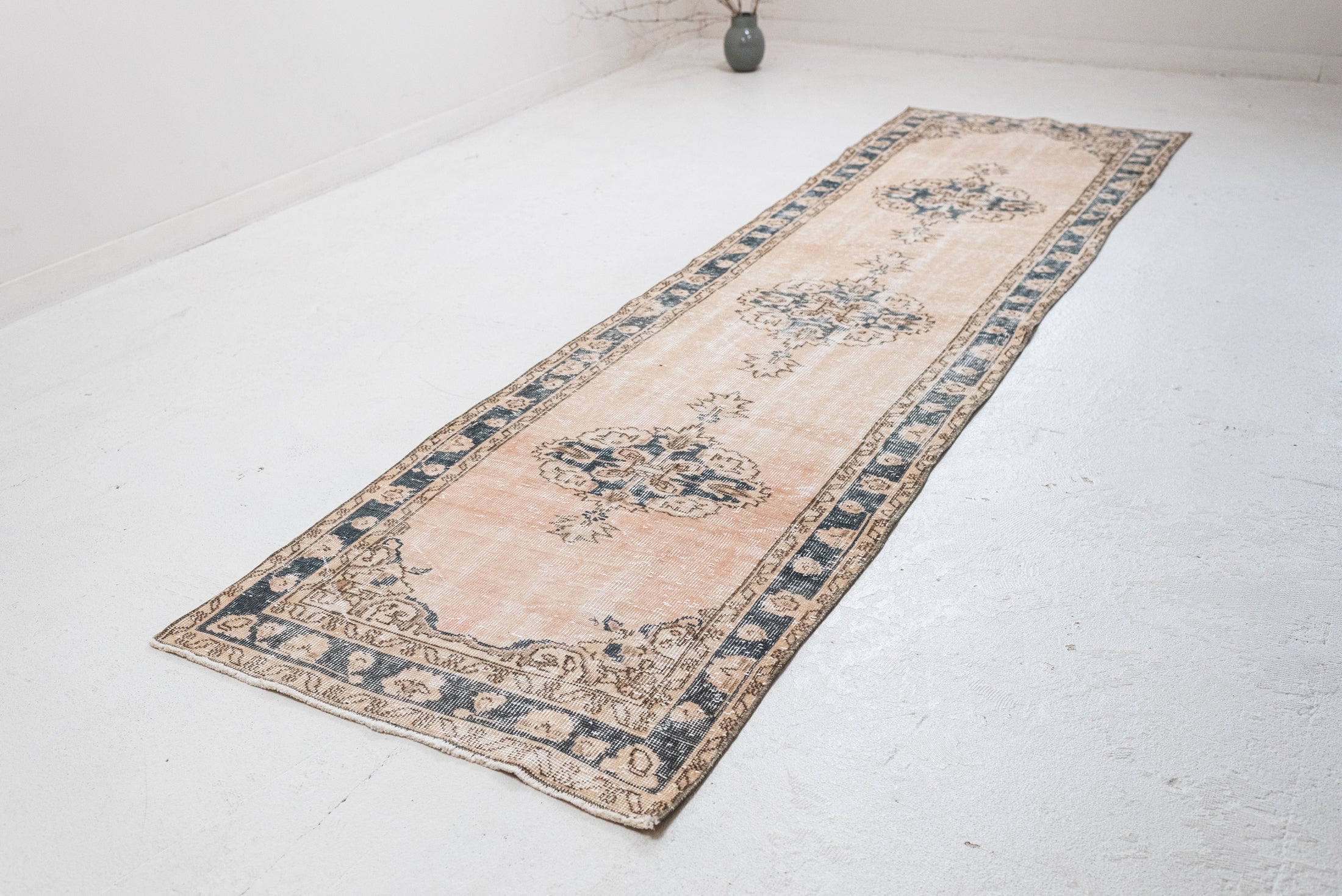 2'11 x 10'10 | R-4706