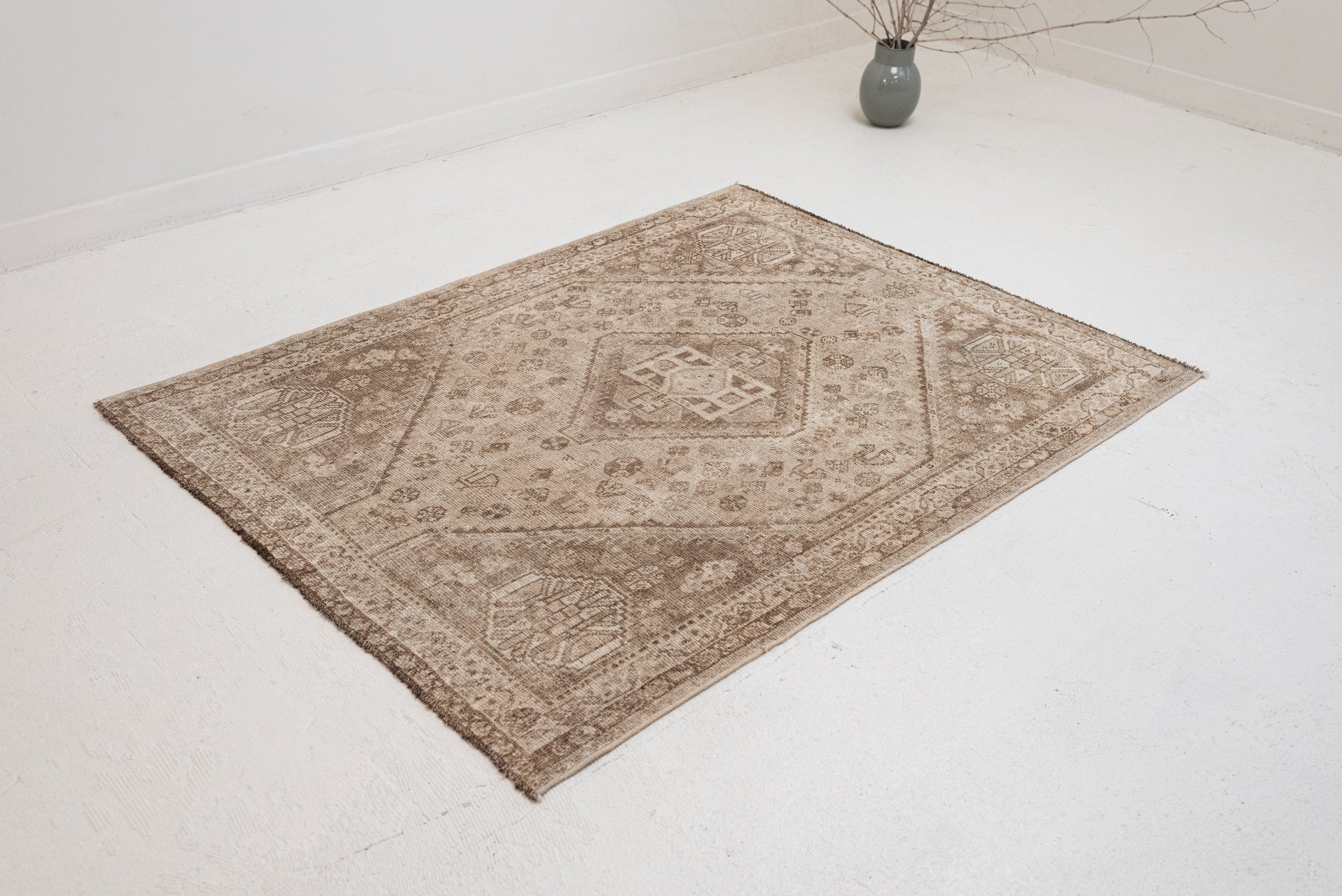 RESERVED | SW | 3&#39;10 x 5&#39;0 | Small Neutral Shiraz Rug | CE-W-3474