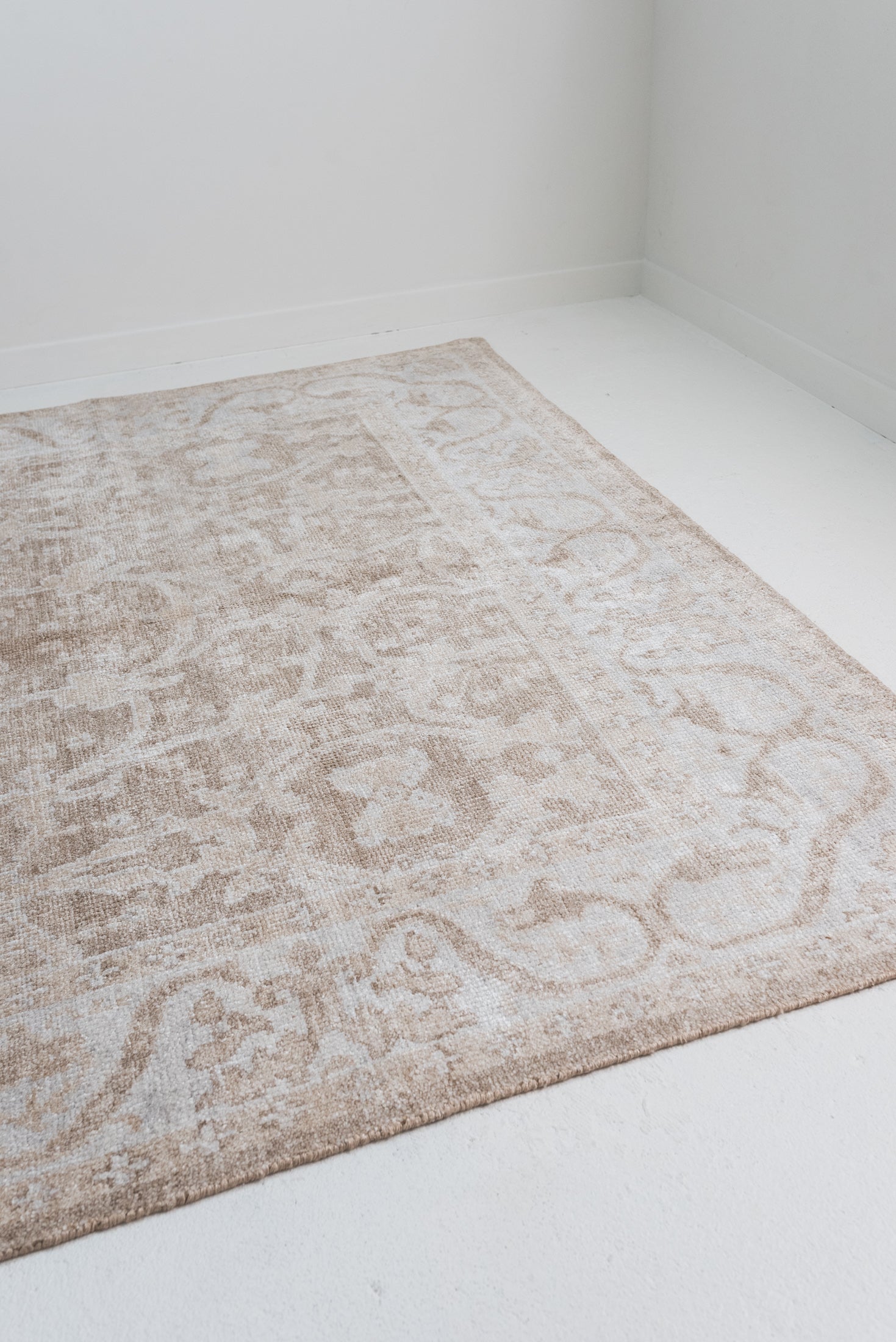 7&#39;5 x 10&#39;1 | Modern Large Neutral Rug | L-2877