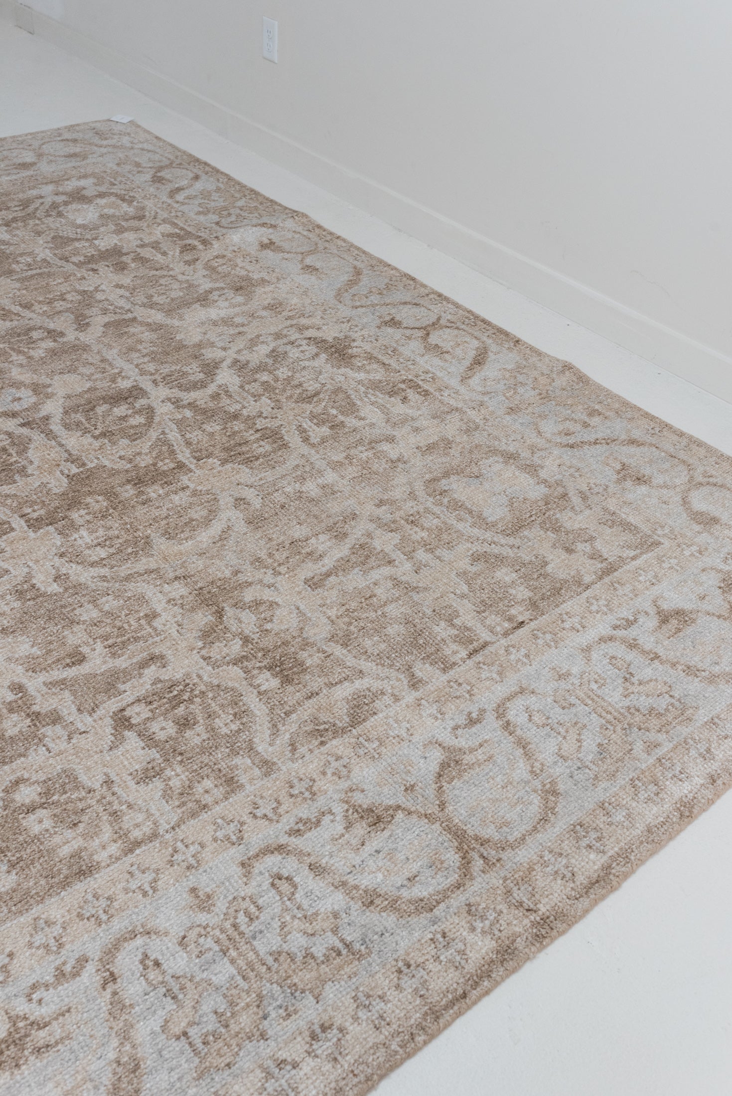 7&#39;5 x 10&#39;1 | Modern Large Neutral Rug | L-2877