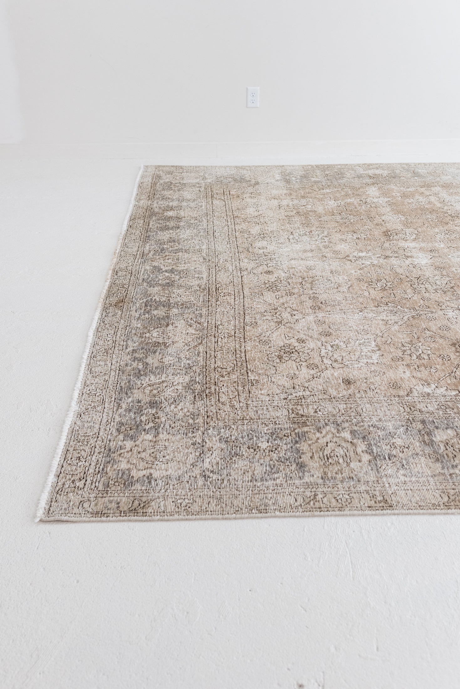 9&#39;7 x 12&#39;8 | Extra Large Neutral Tabriz | L-2874